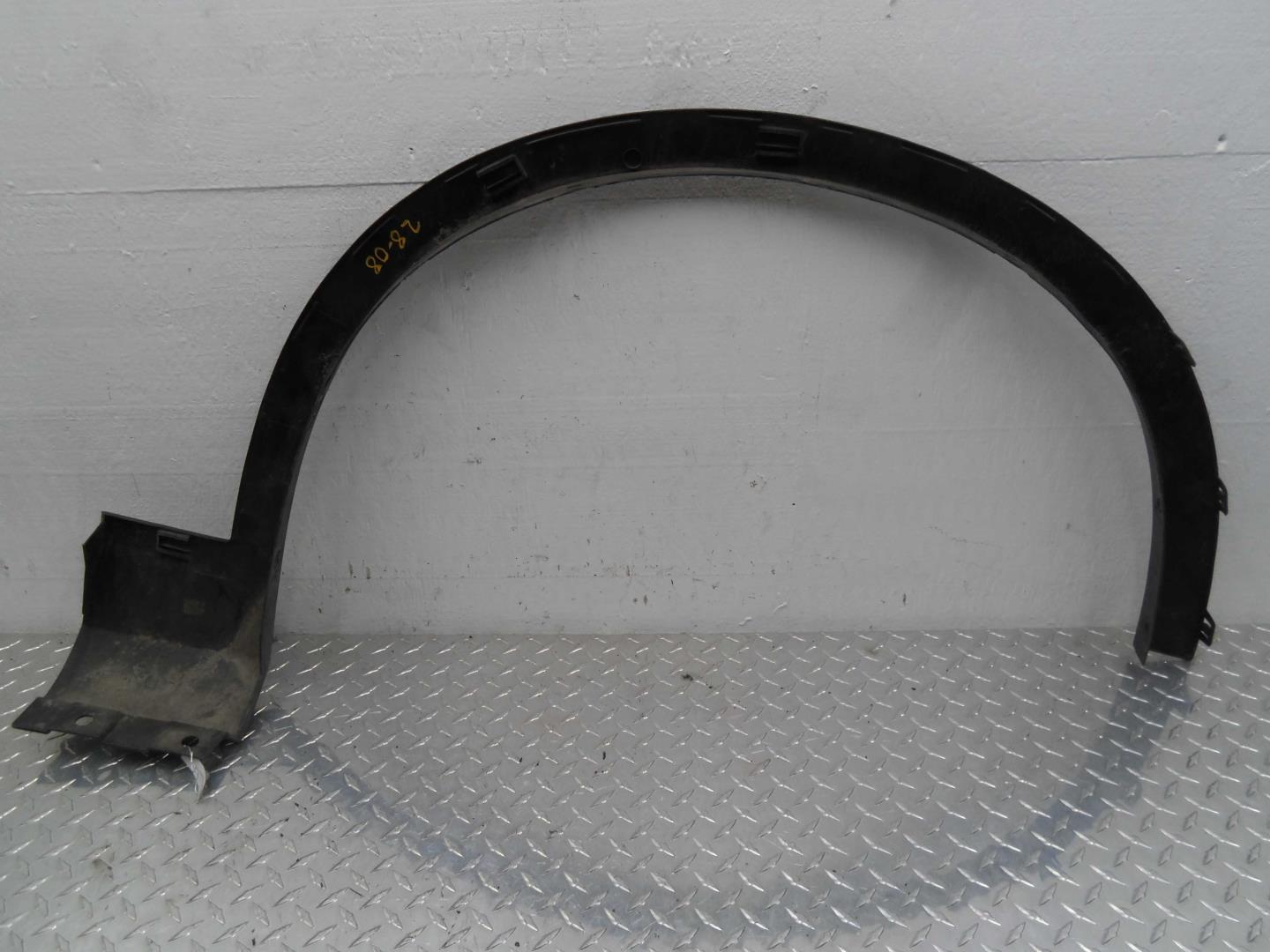 Накладка переднего крыла левого
