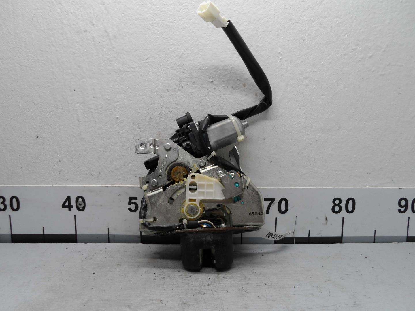 Замок багажника