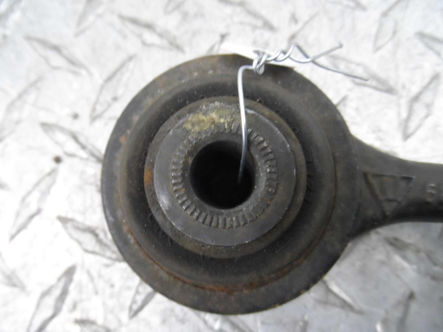 Рычаг передний нижний правый