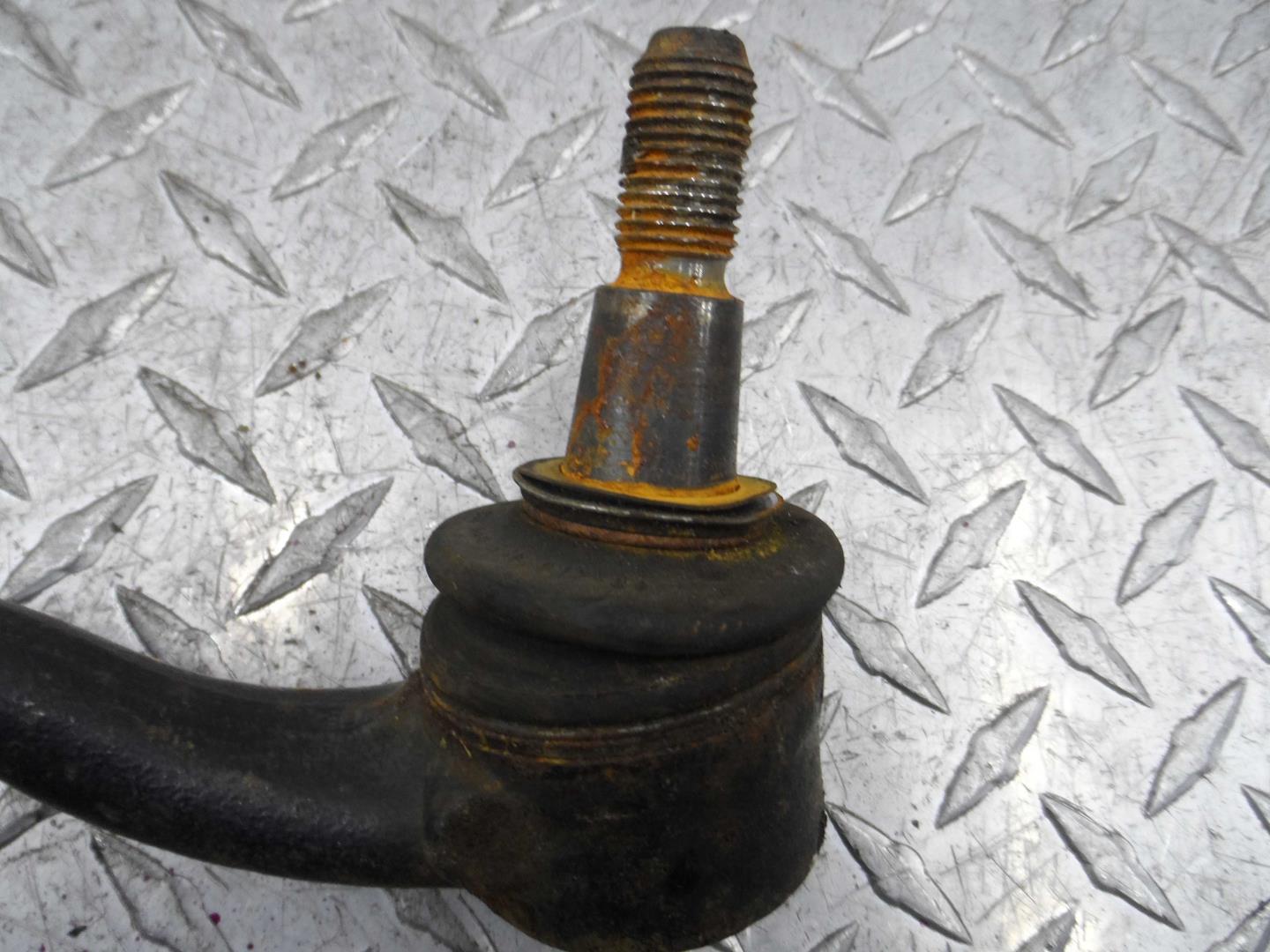 Рычаг передний нижний правый