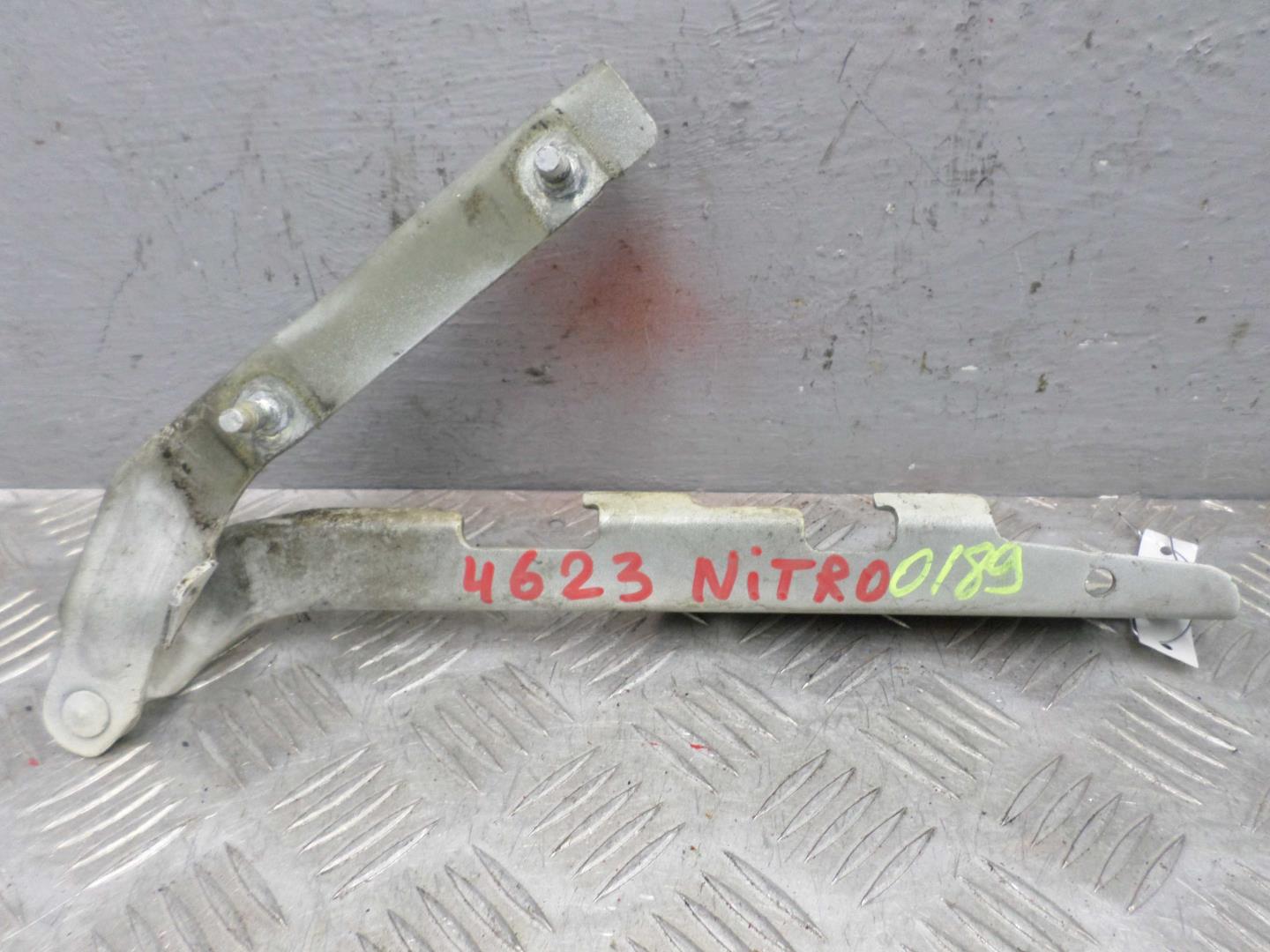 Петля капота правая