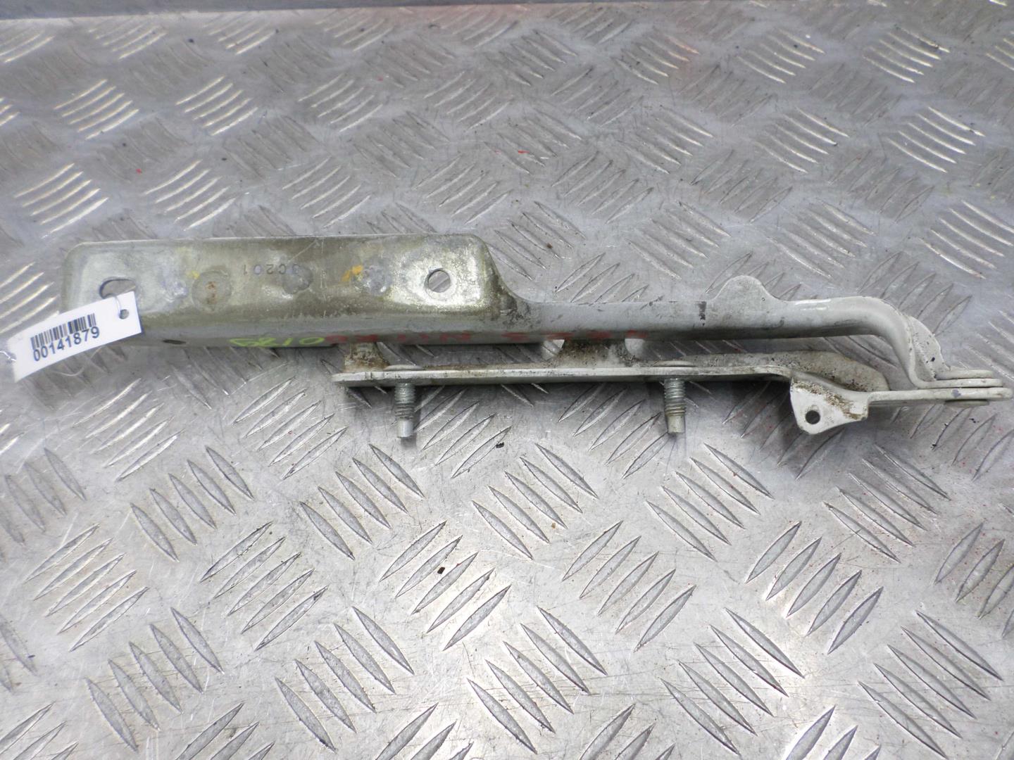 Петля капота правая