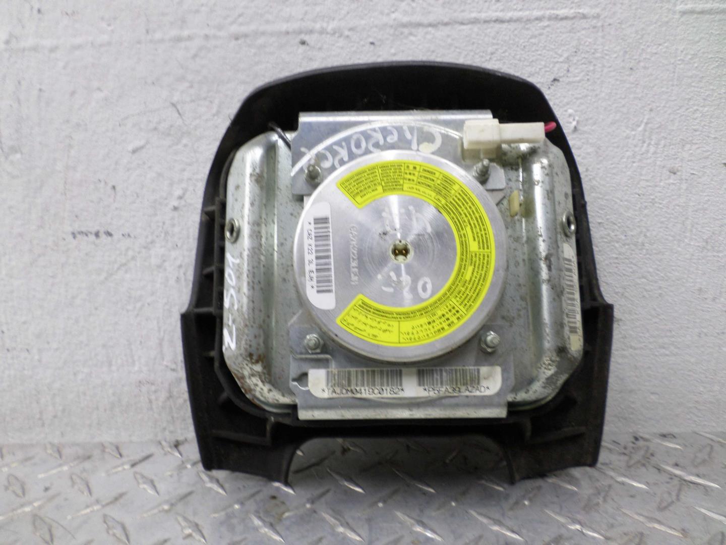 Подушка безопасности в рулевое колесо