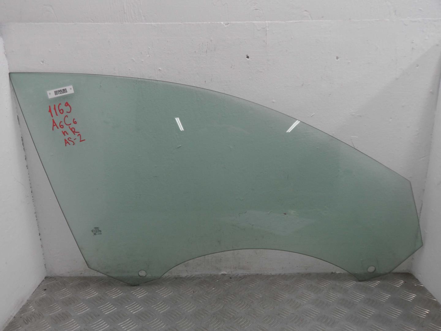 Стекло двери передней правой