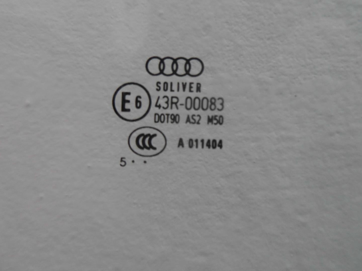 Стекло двери передней правой