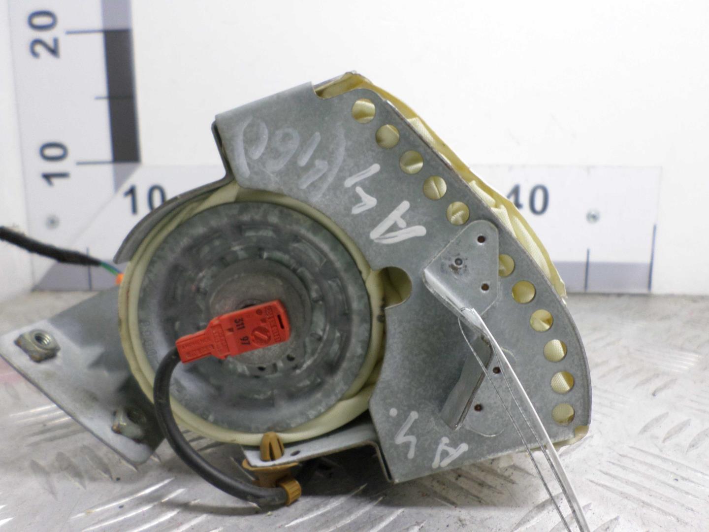 Подушка безопасности пассажирская (в торпедо)