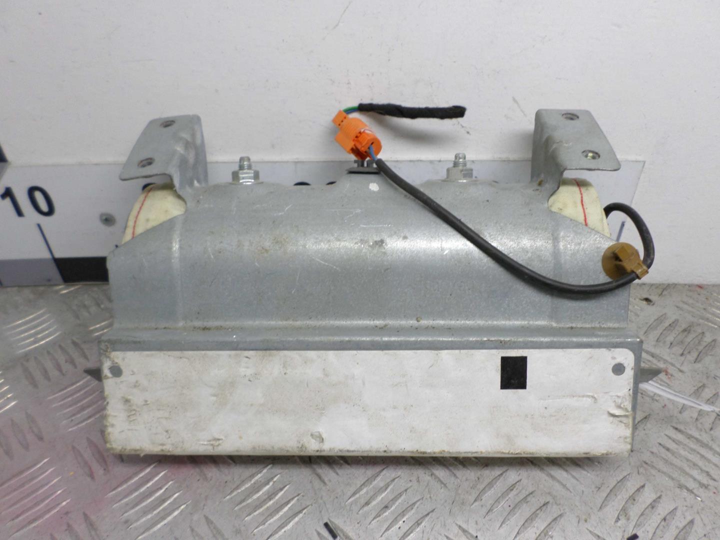 Подушка безопасности пассажирская (в торпедо)