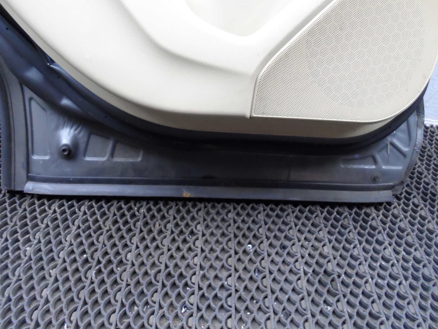 Стеклоподъемник электр. задний левый