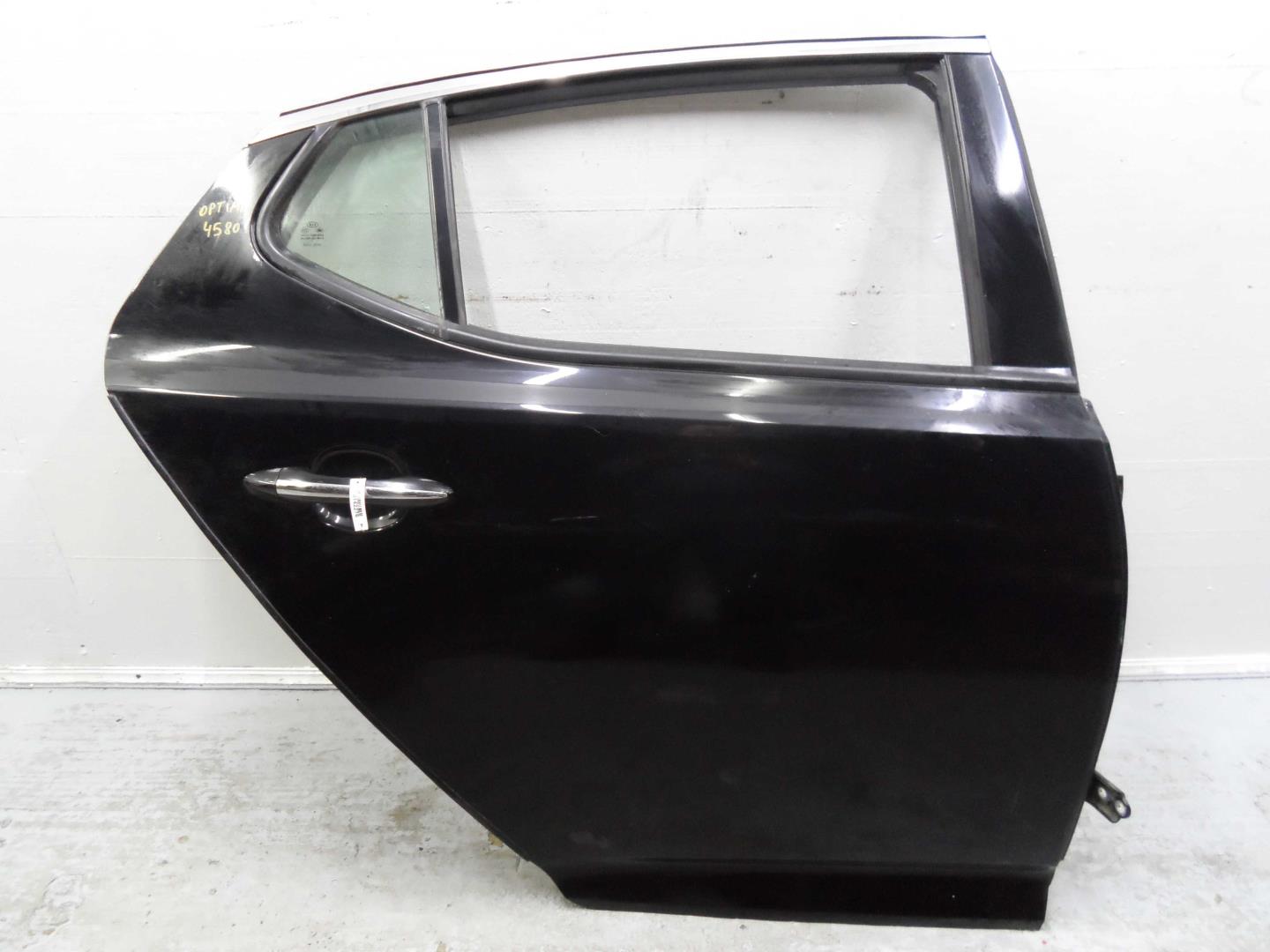 Стекло двери задней правой