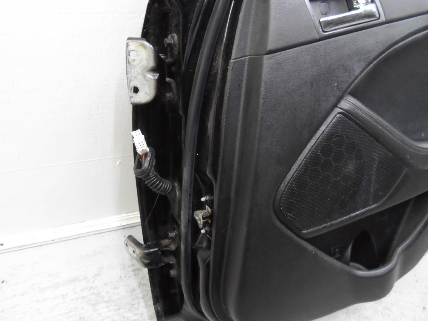 Стекло двери задней правой