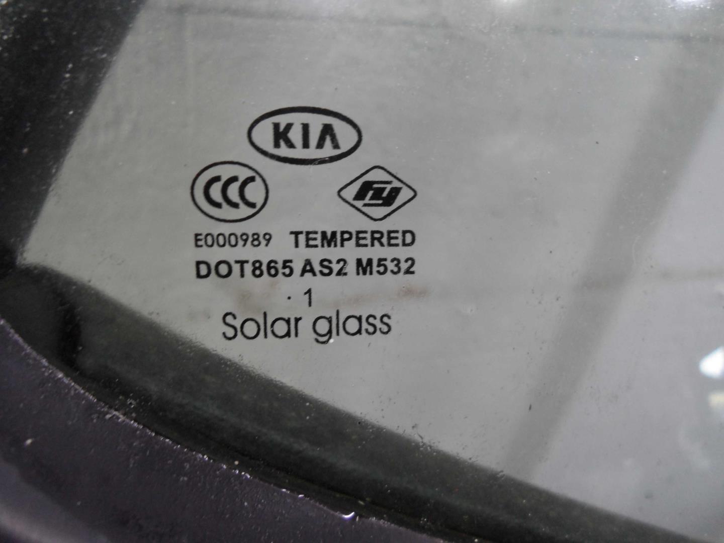 Стекло двери задней правой