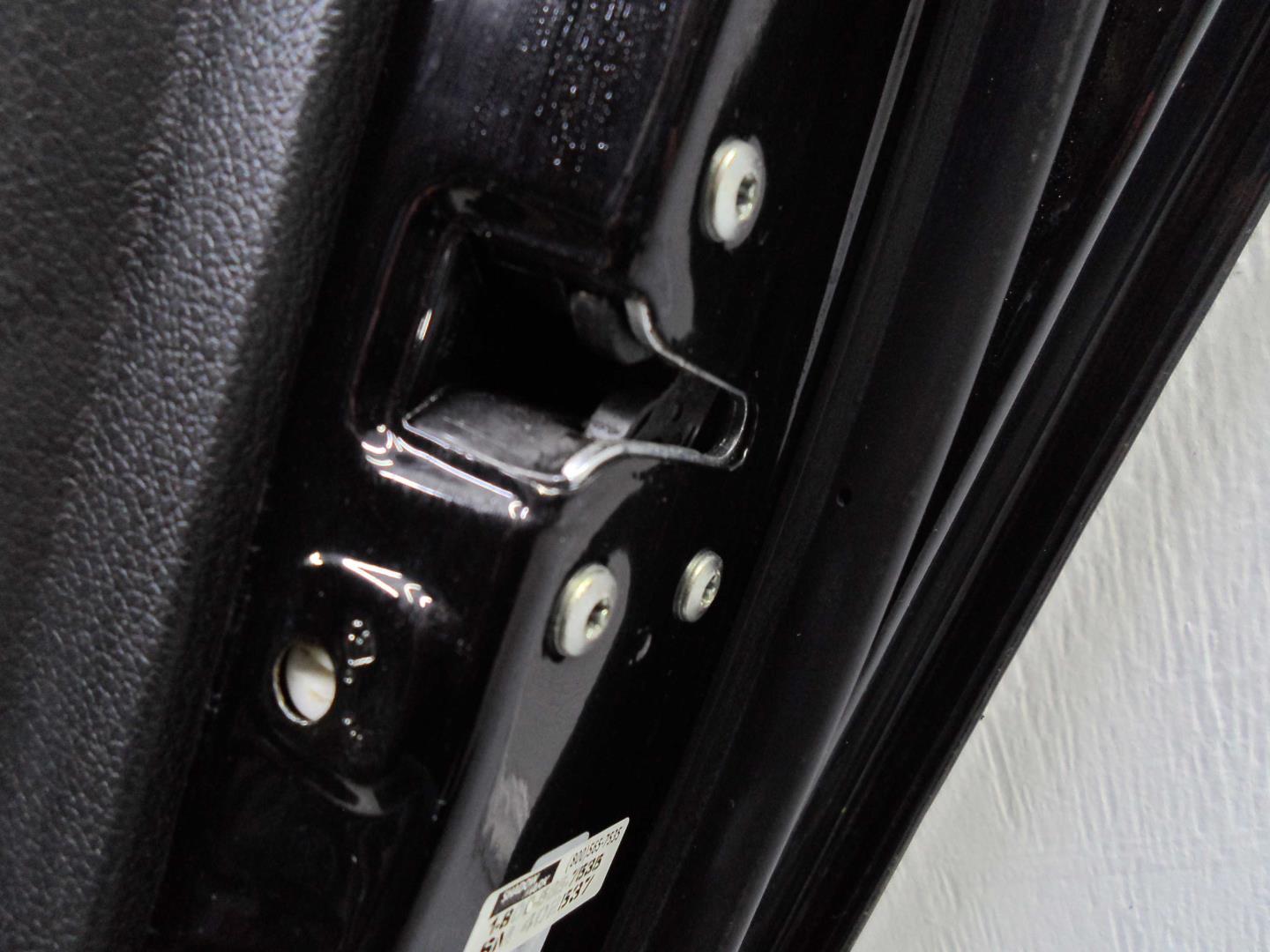 Стекло двери задней правой