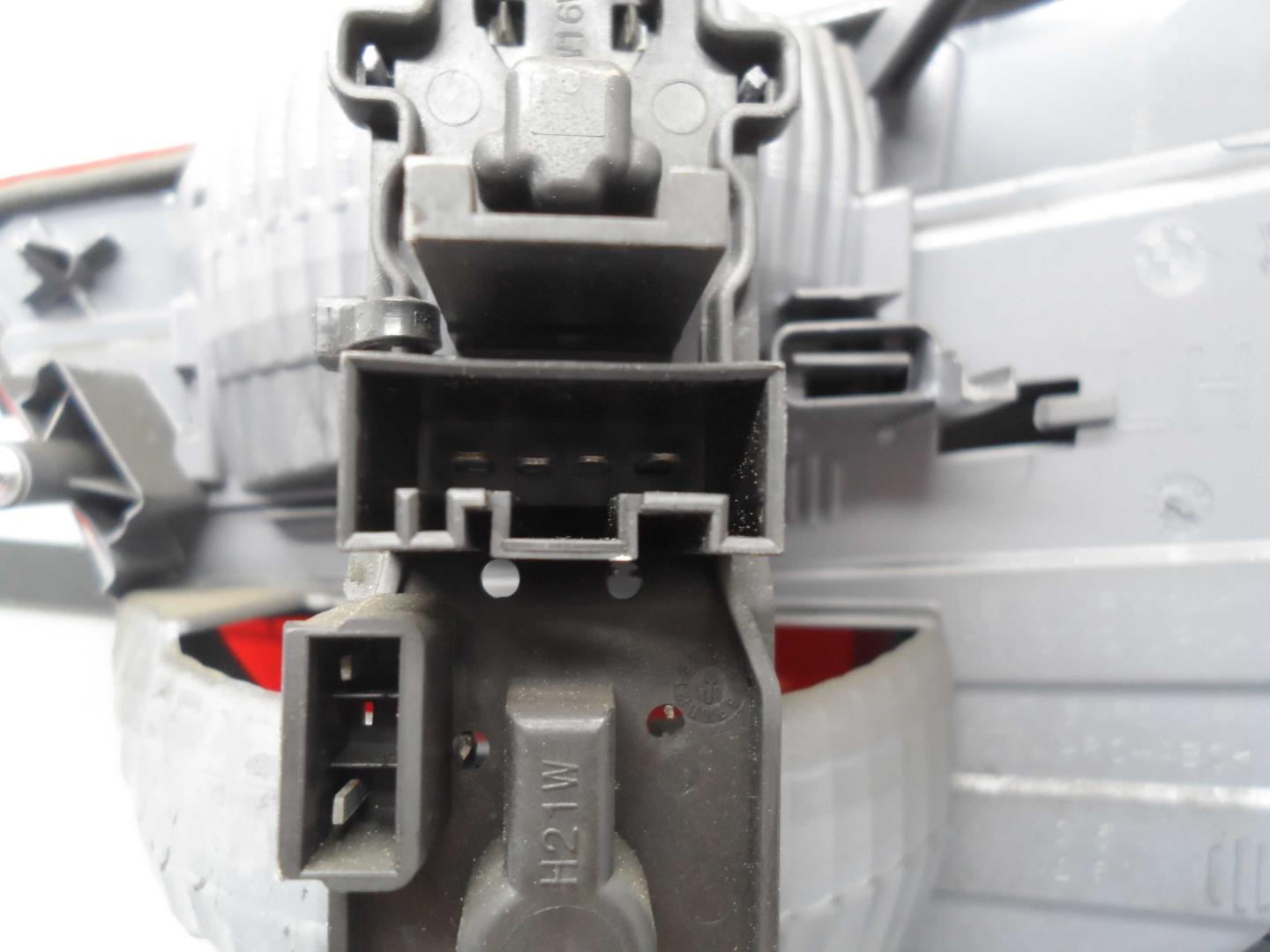 Фонарь задний внутренний левый