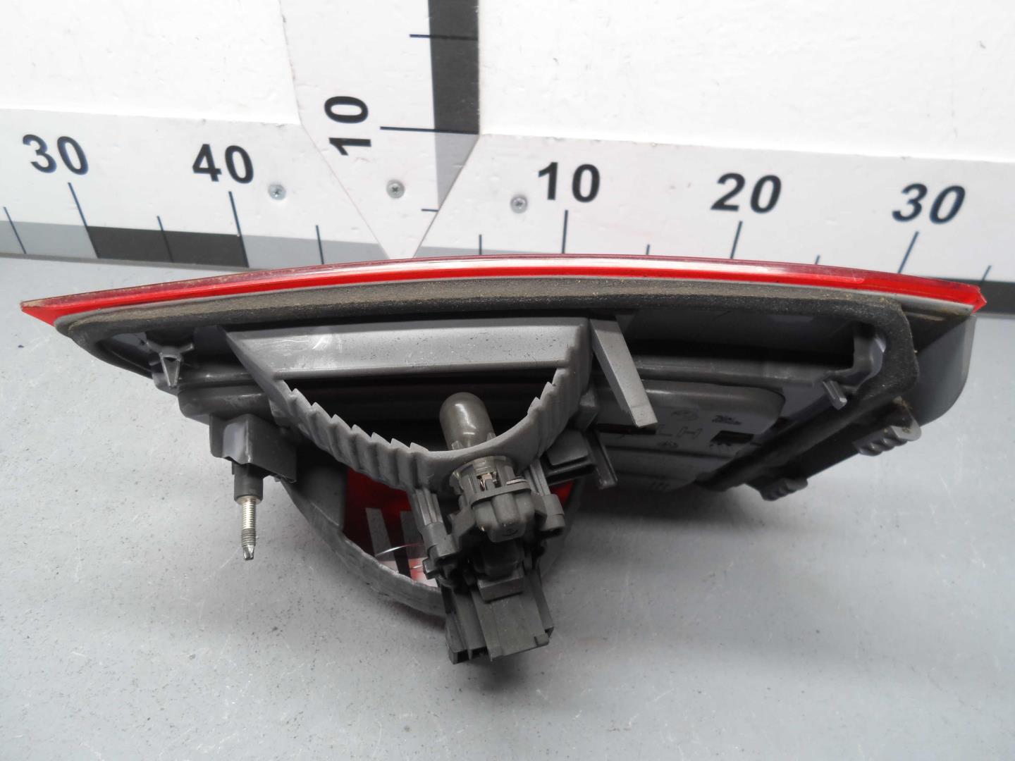 Фонарь задний внутренний левый