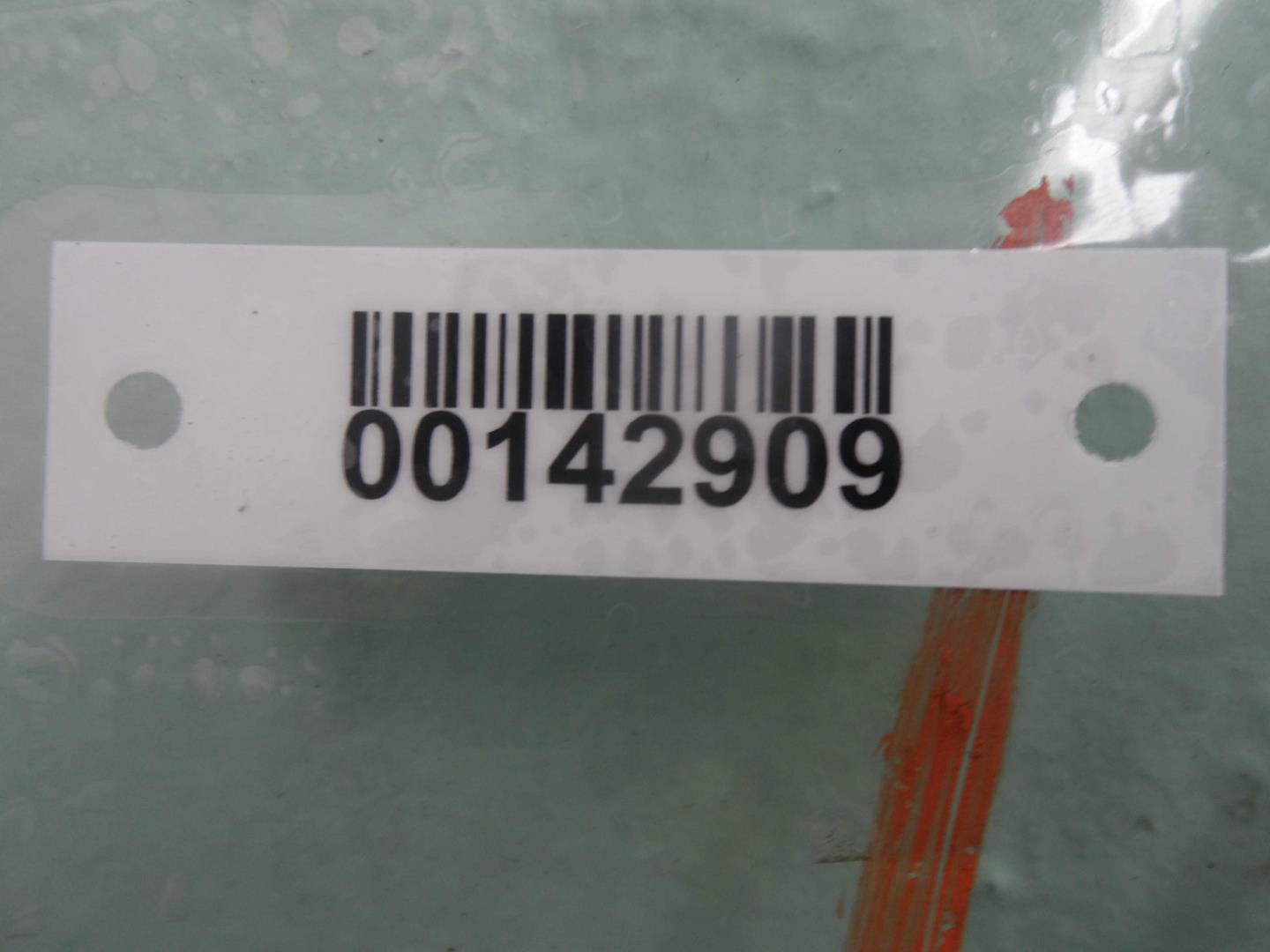 Стекло двери передней правой