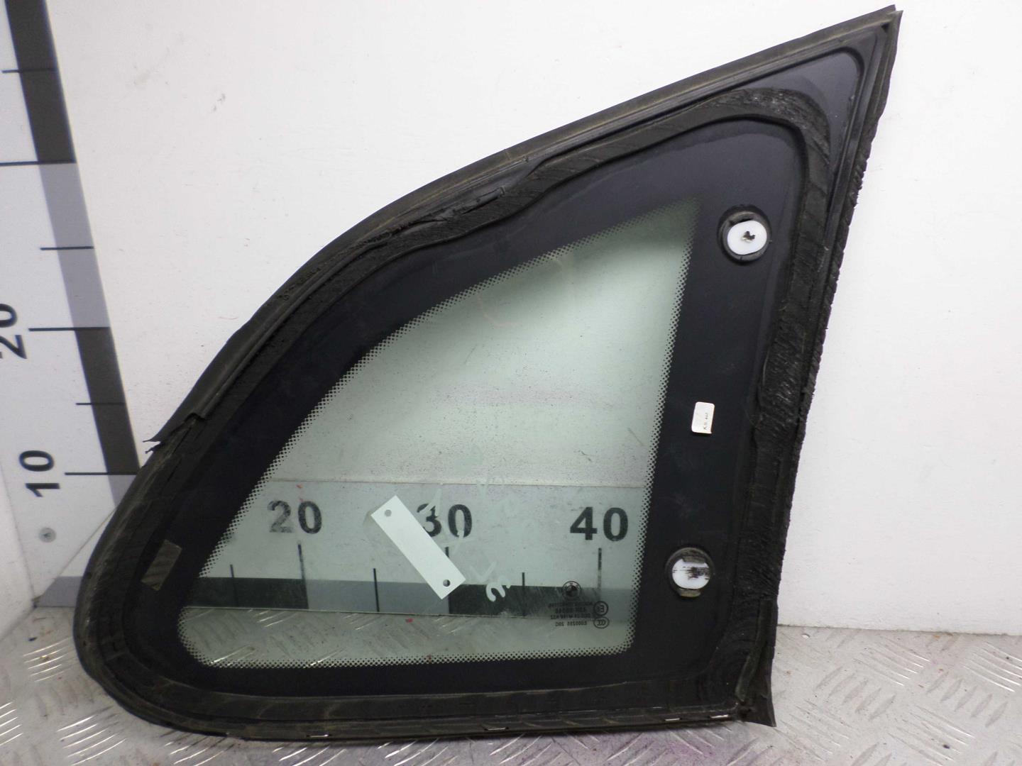 Стекло кузовное глухое левое