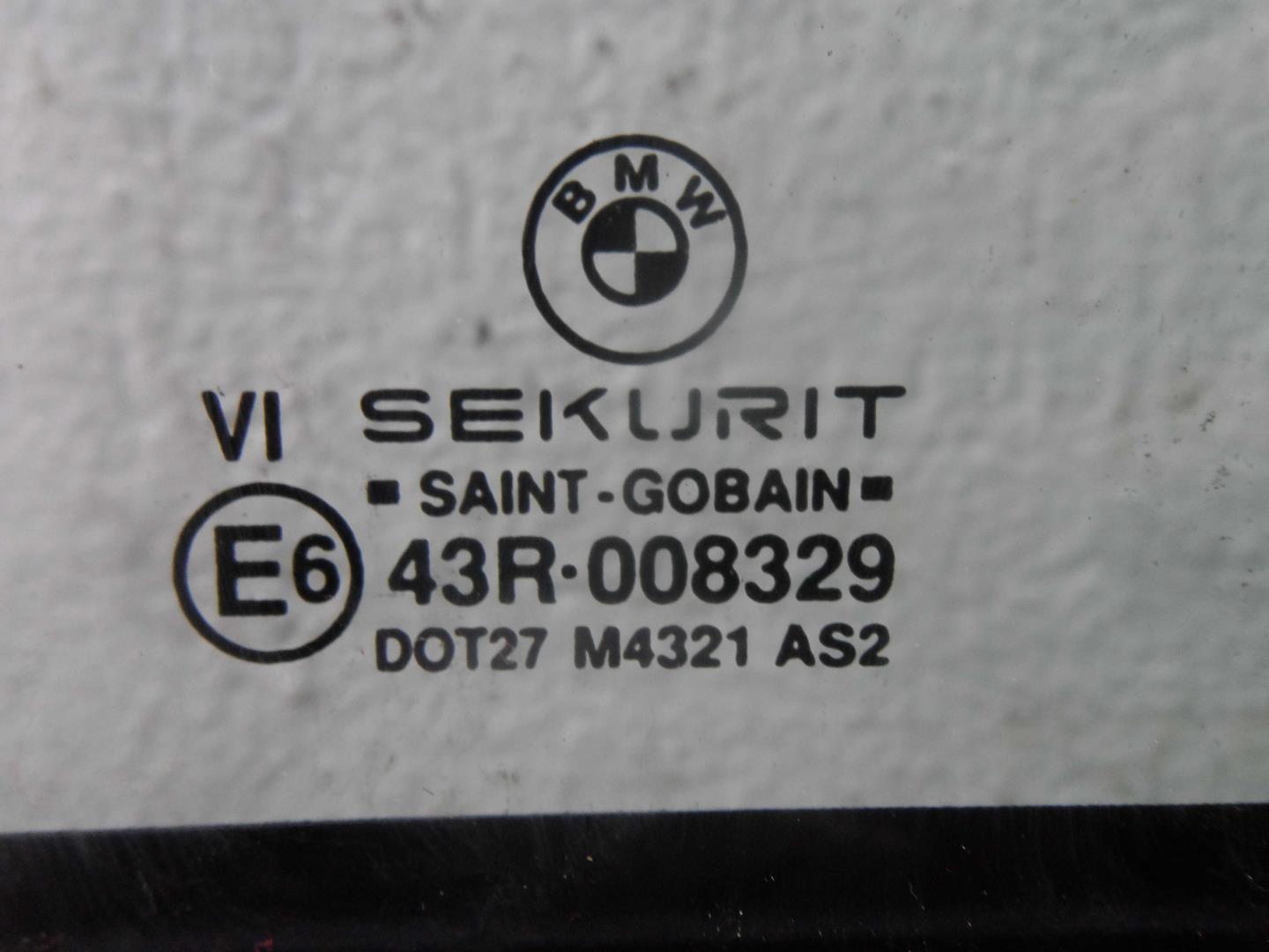 Стекло двери задней левой