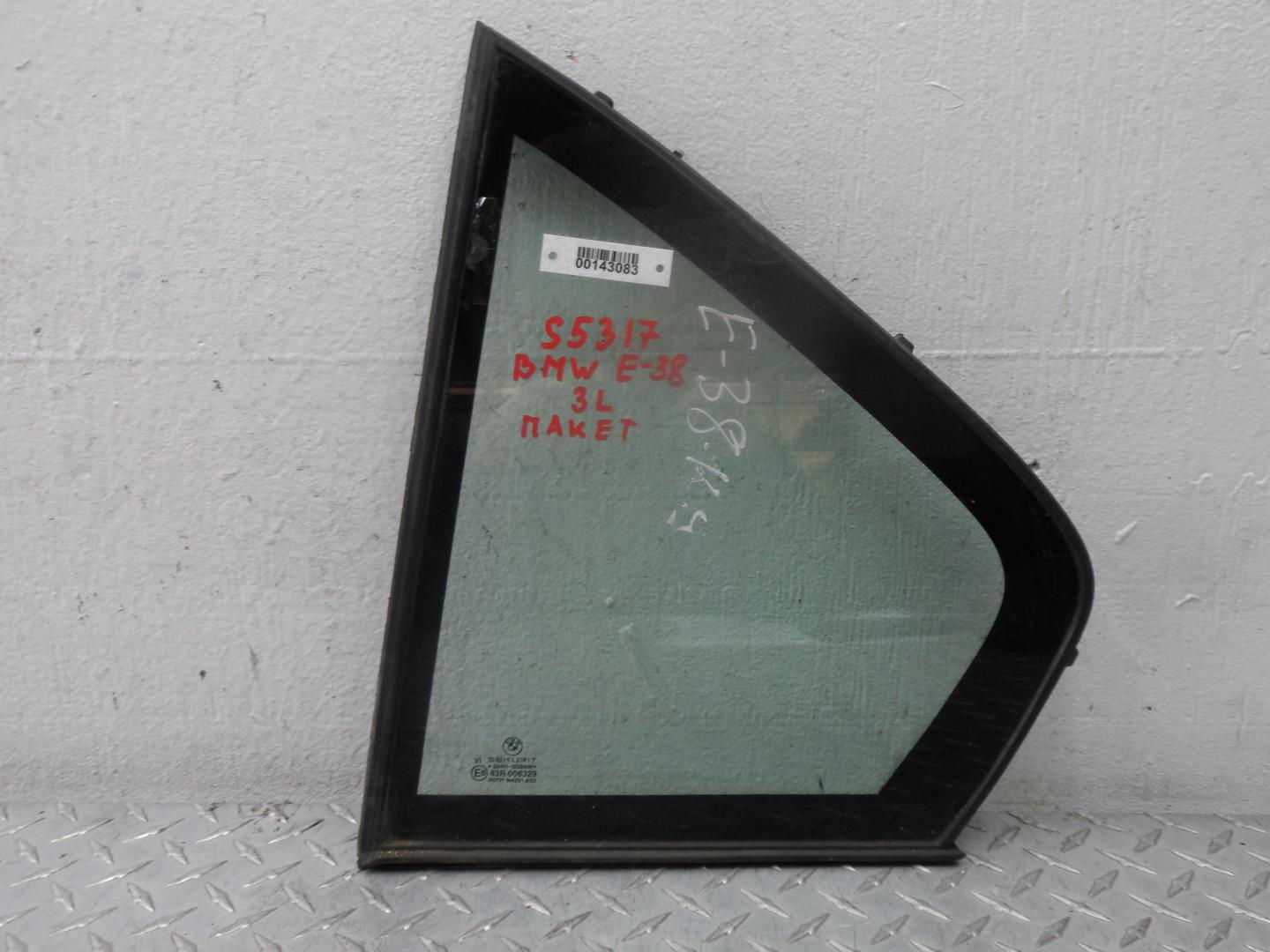 Стекло двери задней левой