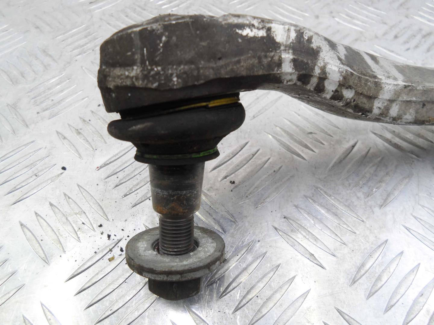 Рычаг передний нижний правый