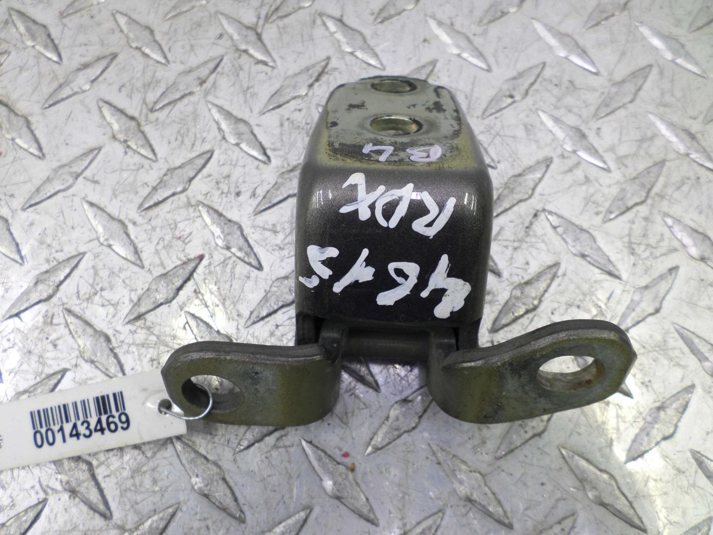 Петля двери передней