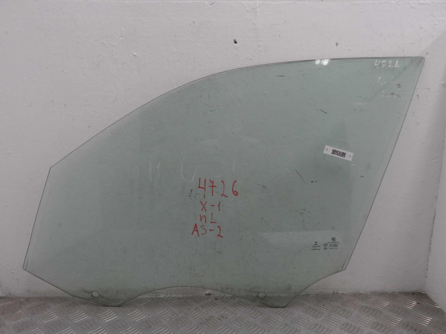 Стекло двери передней левой