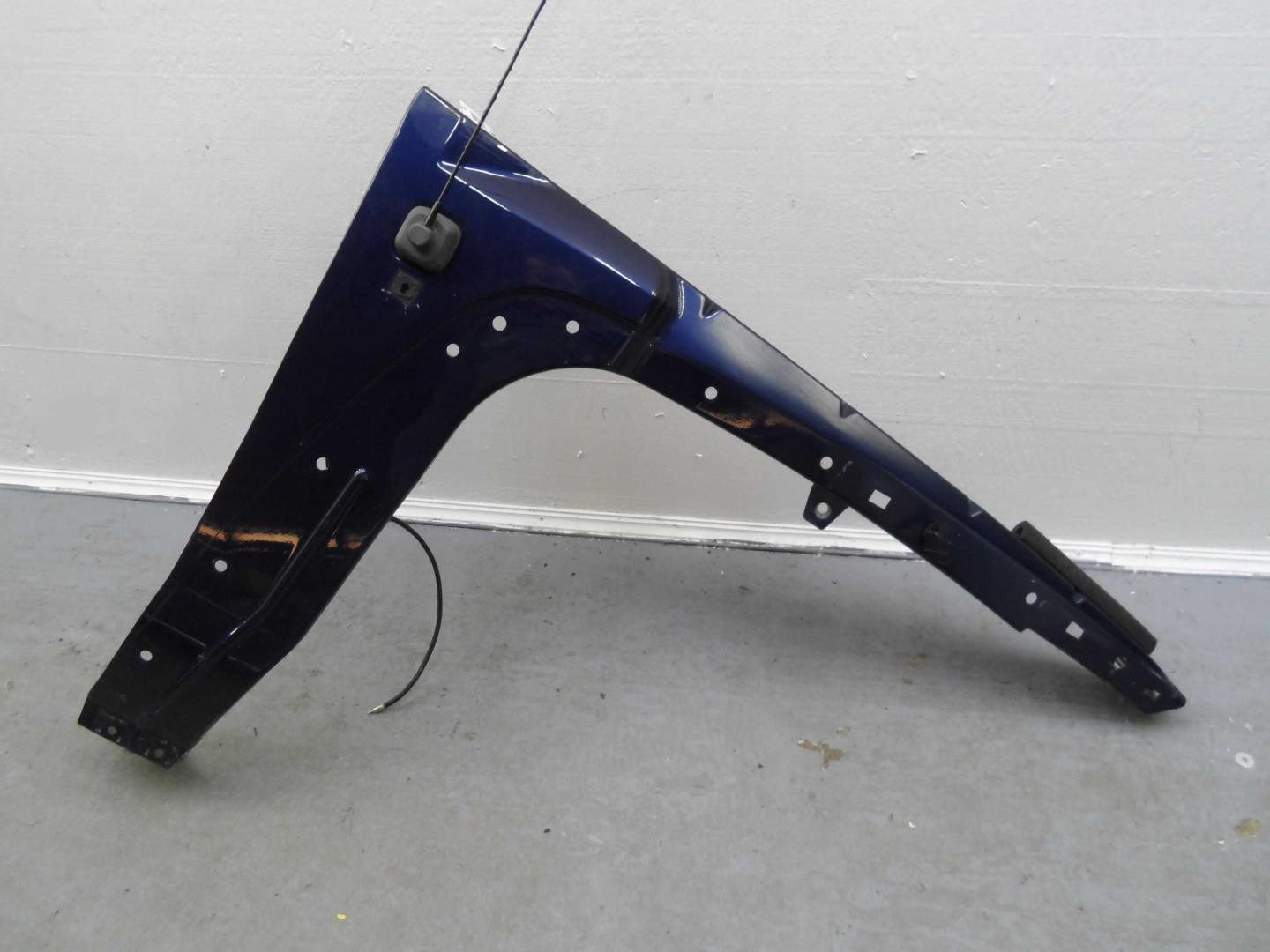 Крыло переднее правое