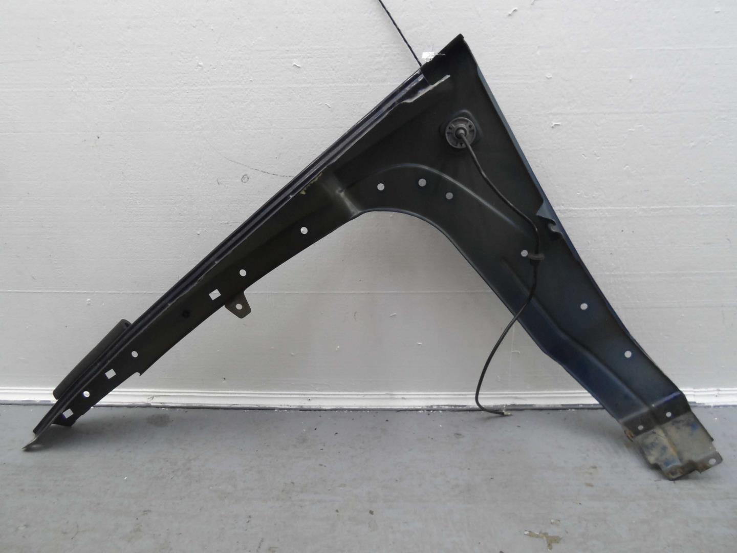 Крыло переднее правое