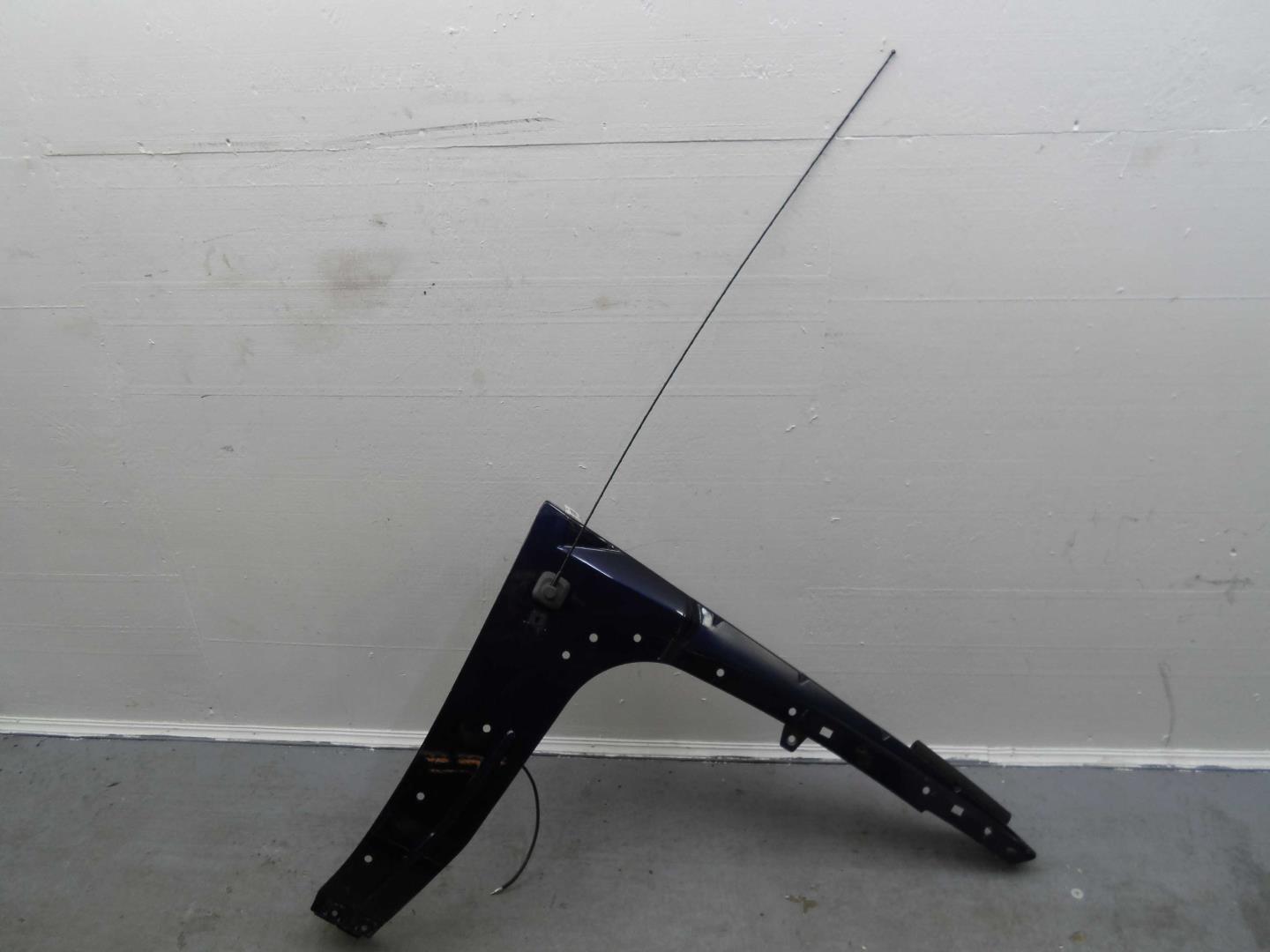 Крыло переднее правое