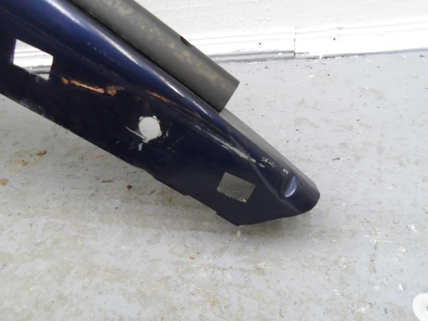 Крыло переднее правое