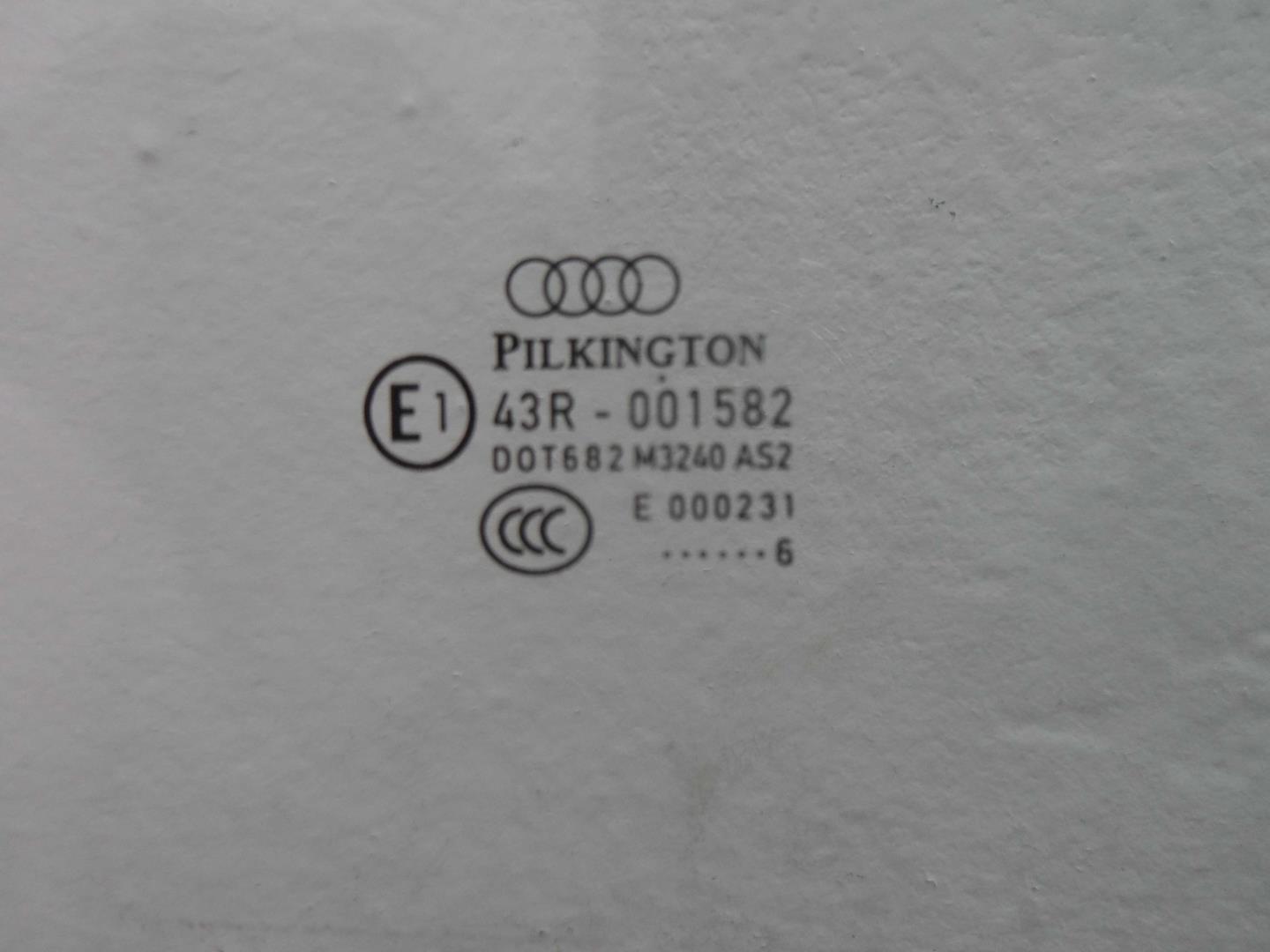 Стекло двери задней левой