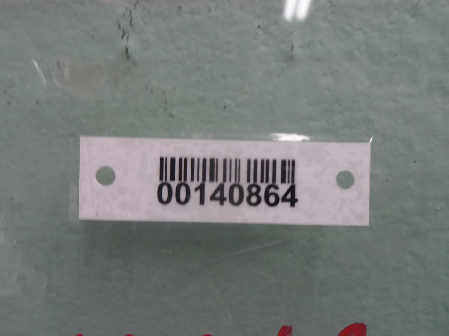 Стекло двери задней левой