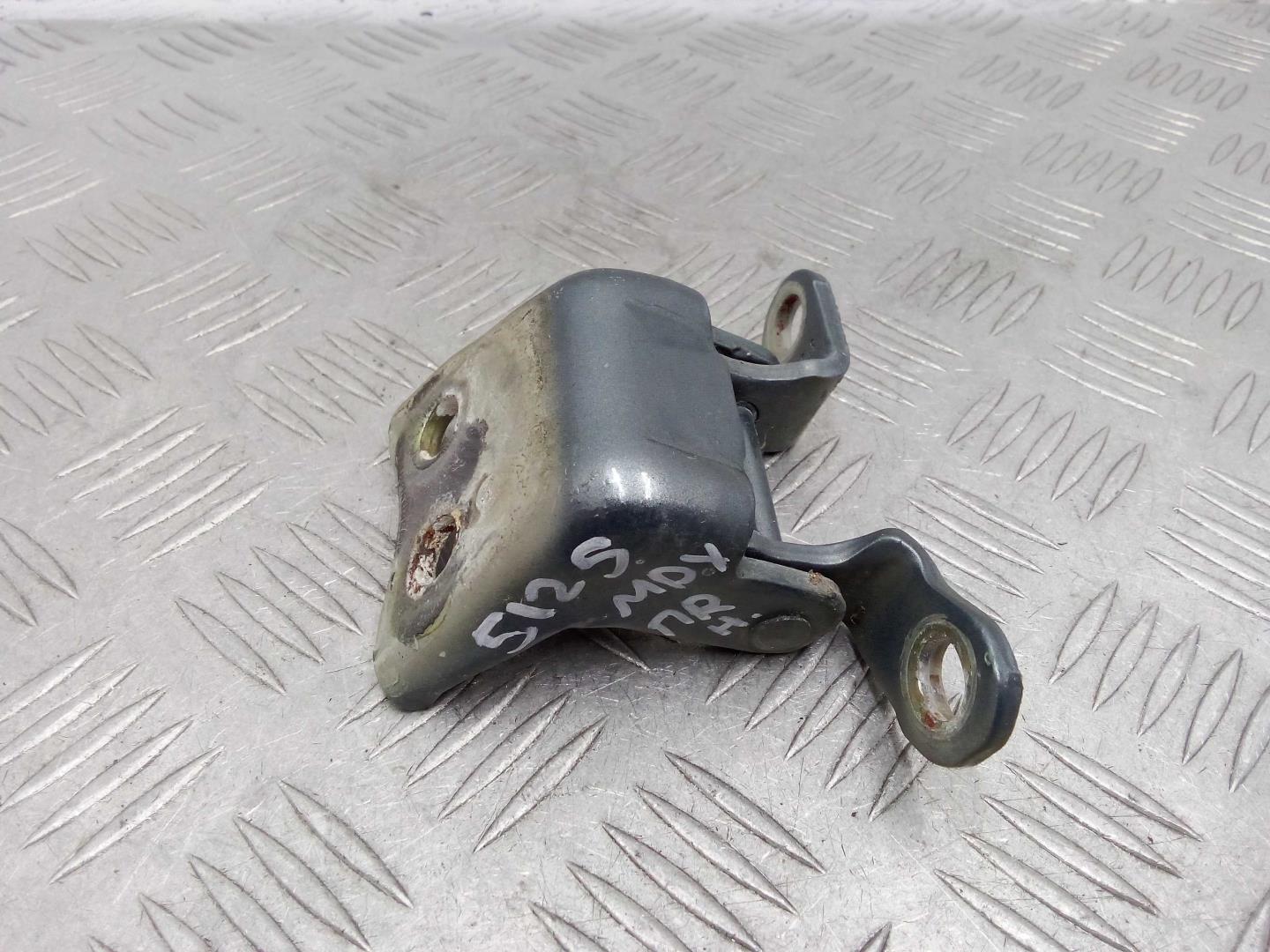 Петля двери передней