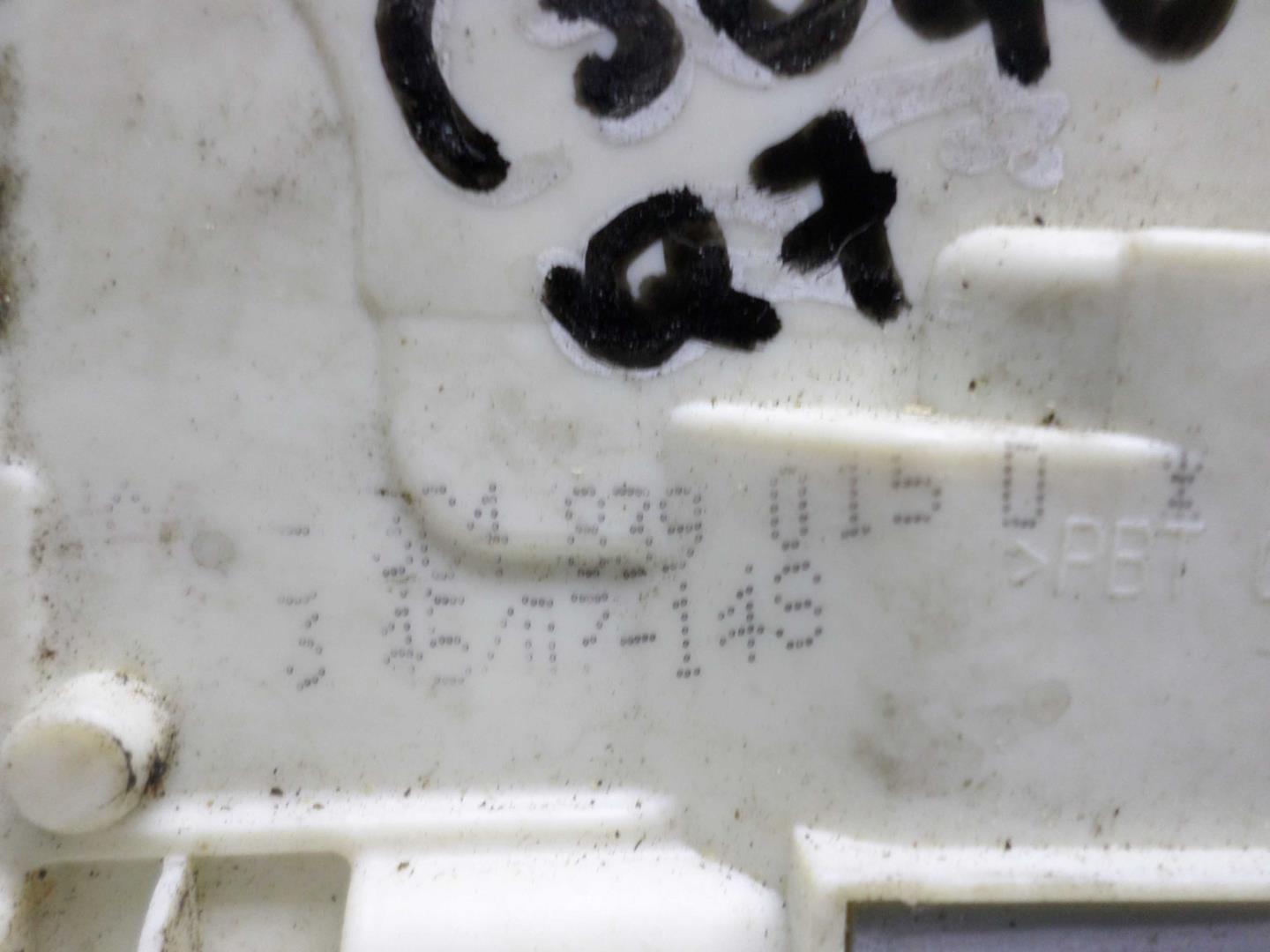 Замок двери задней левой