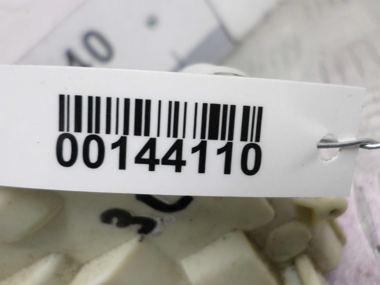 Замок двери задней левой