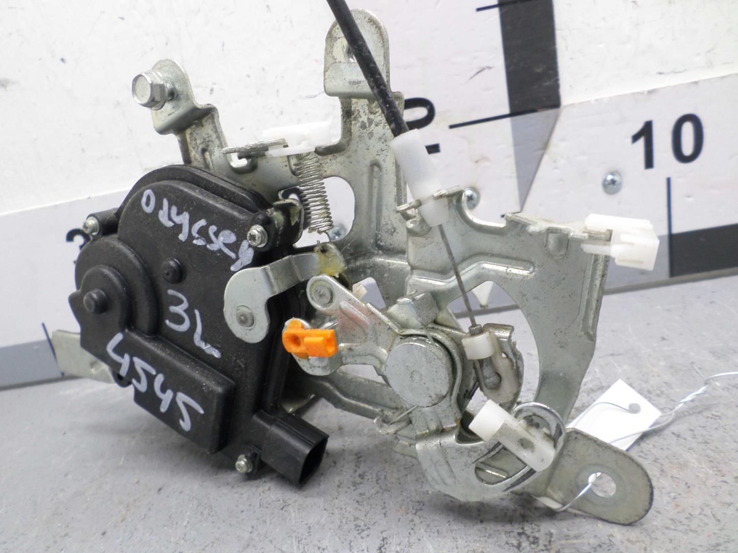 Замок двери задней левой