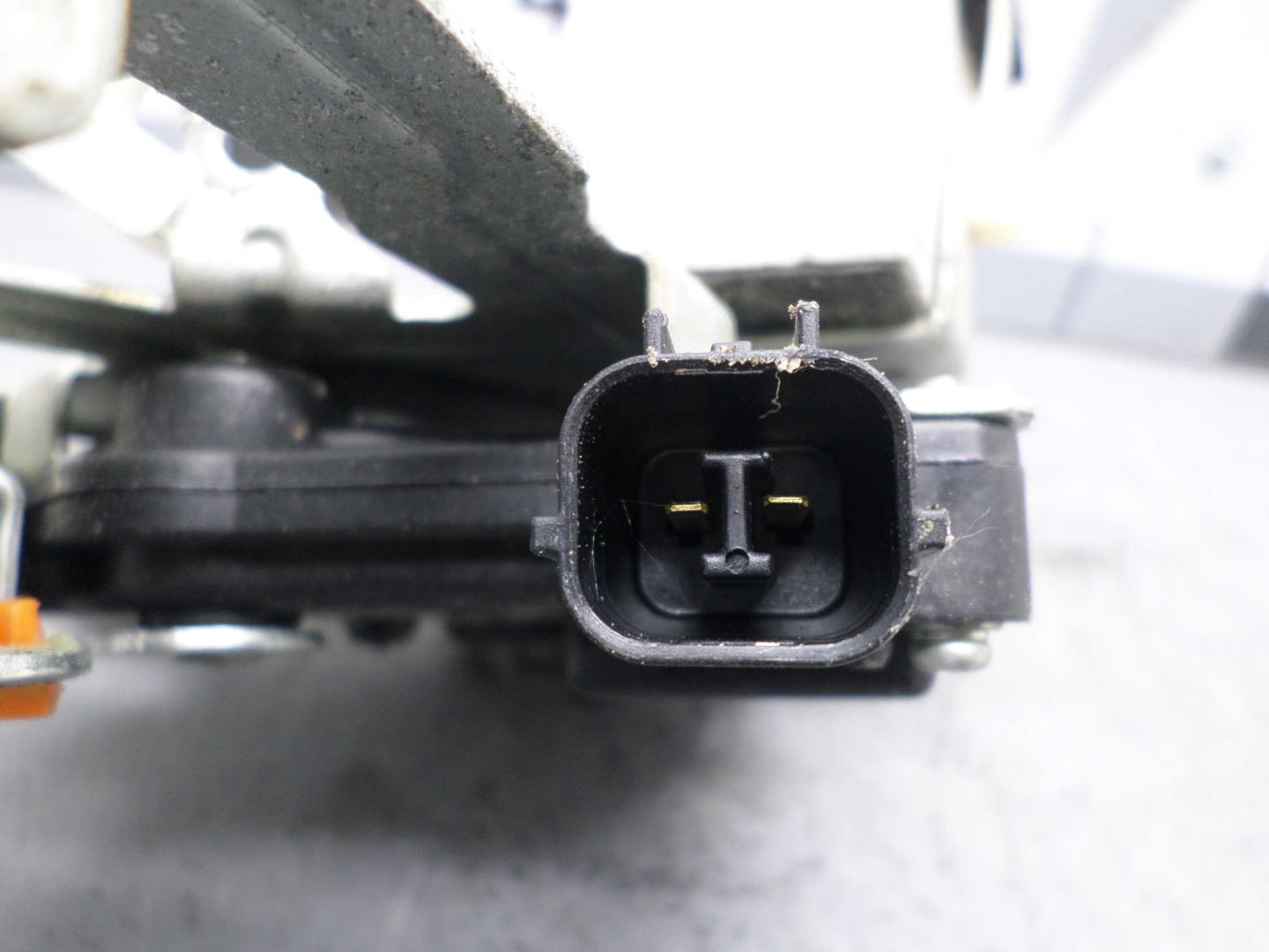 Замок двери задней левой