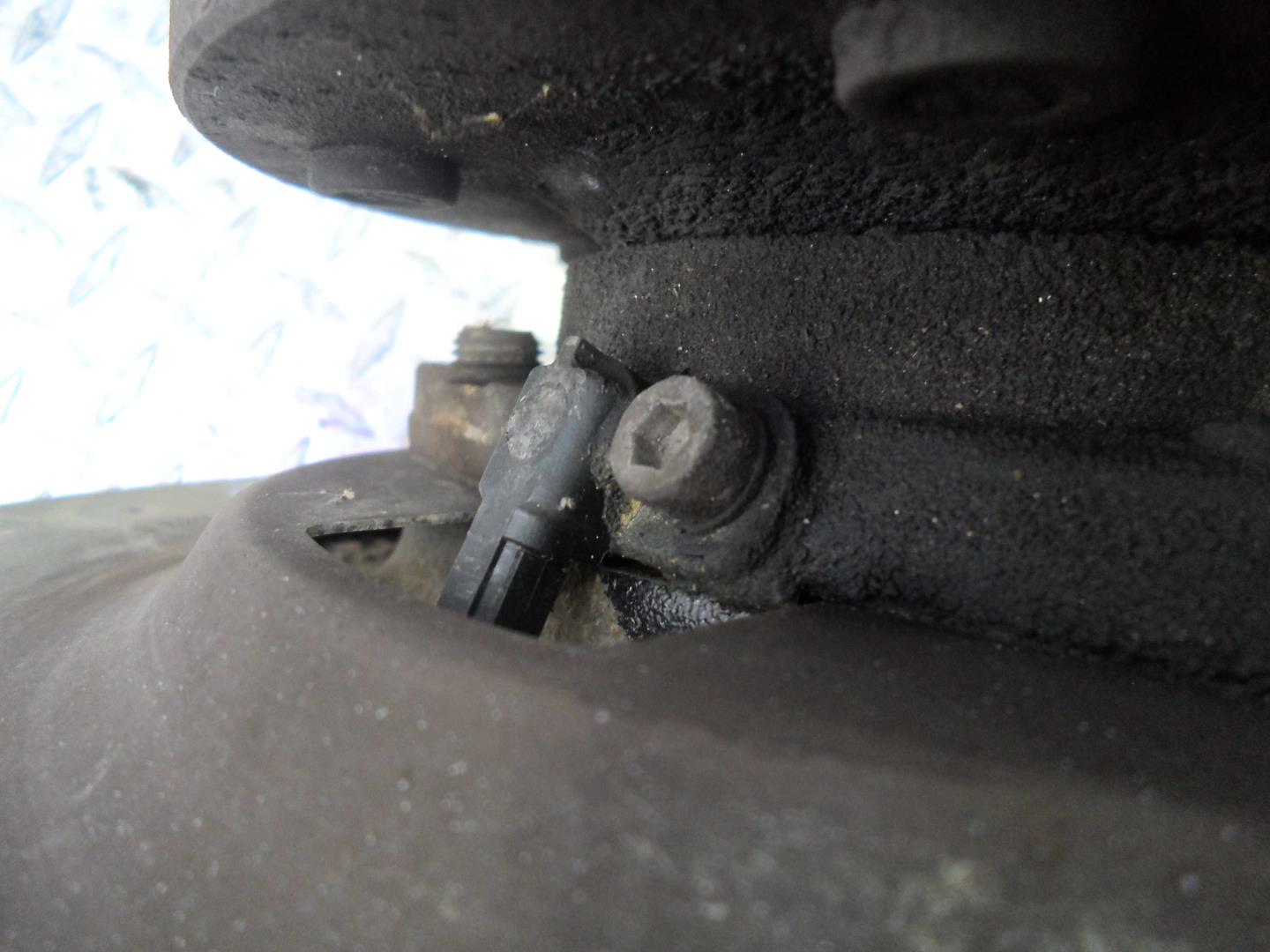 Кулак поворотный передний правый