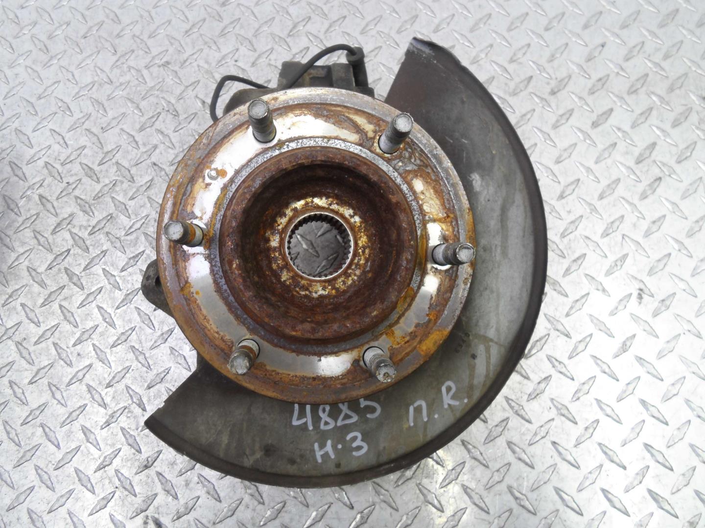 Кулак поворотный передний правый