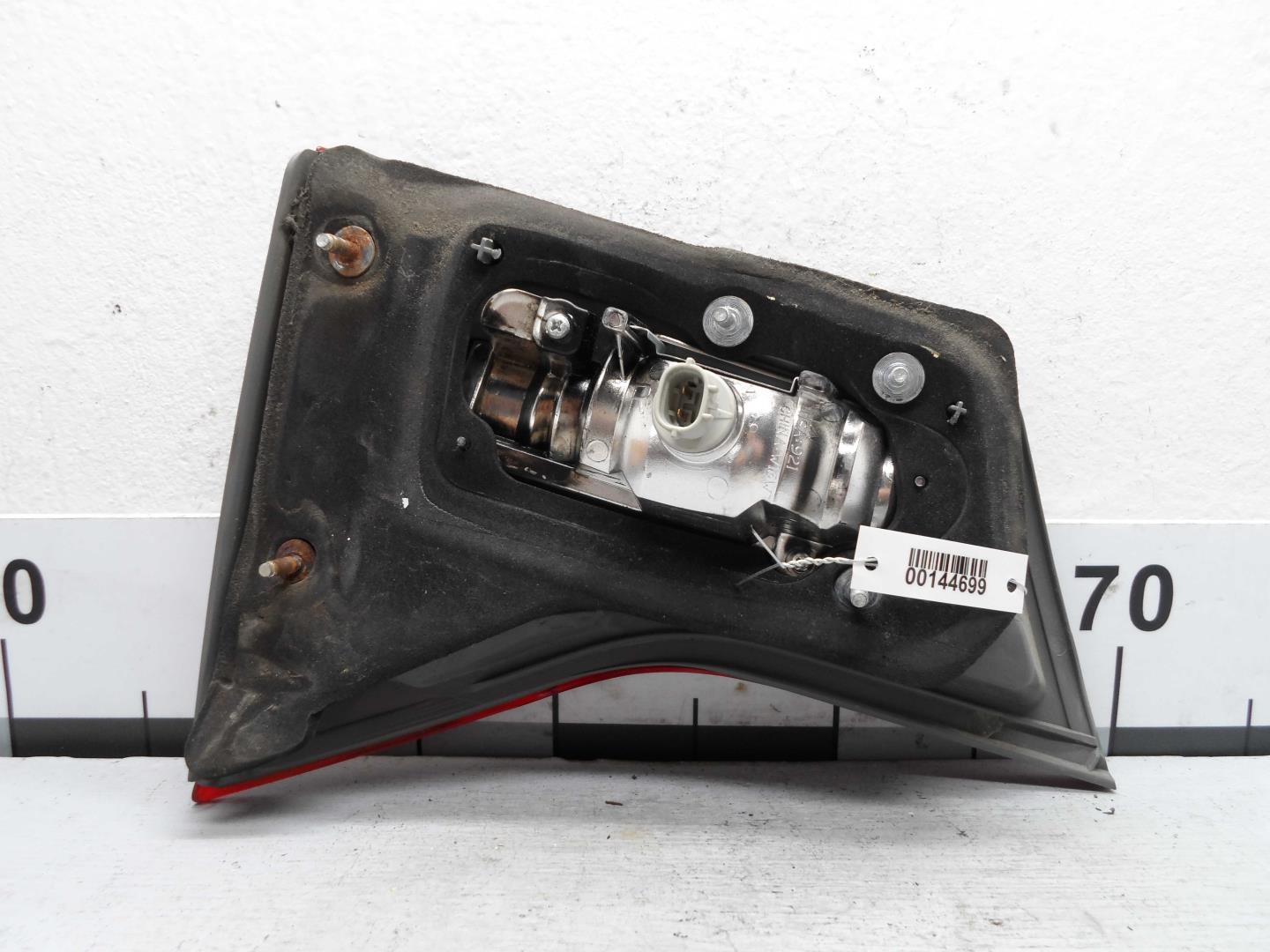 Фонарь задний внутренний правый