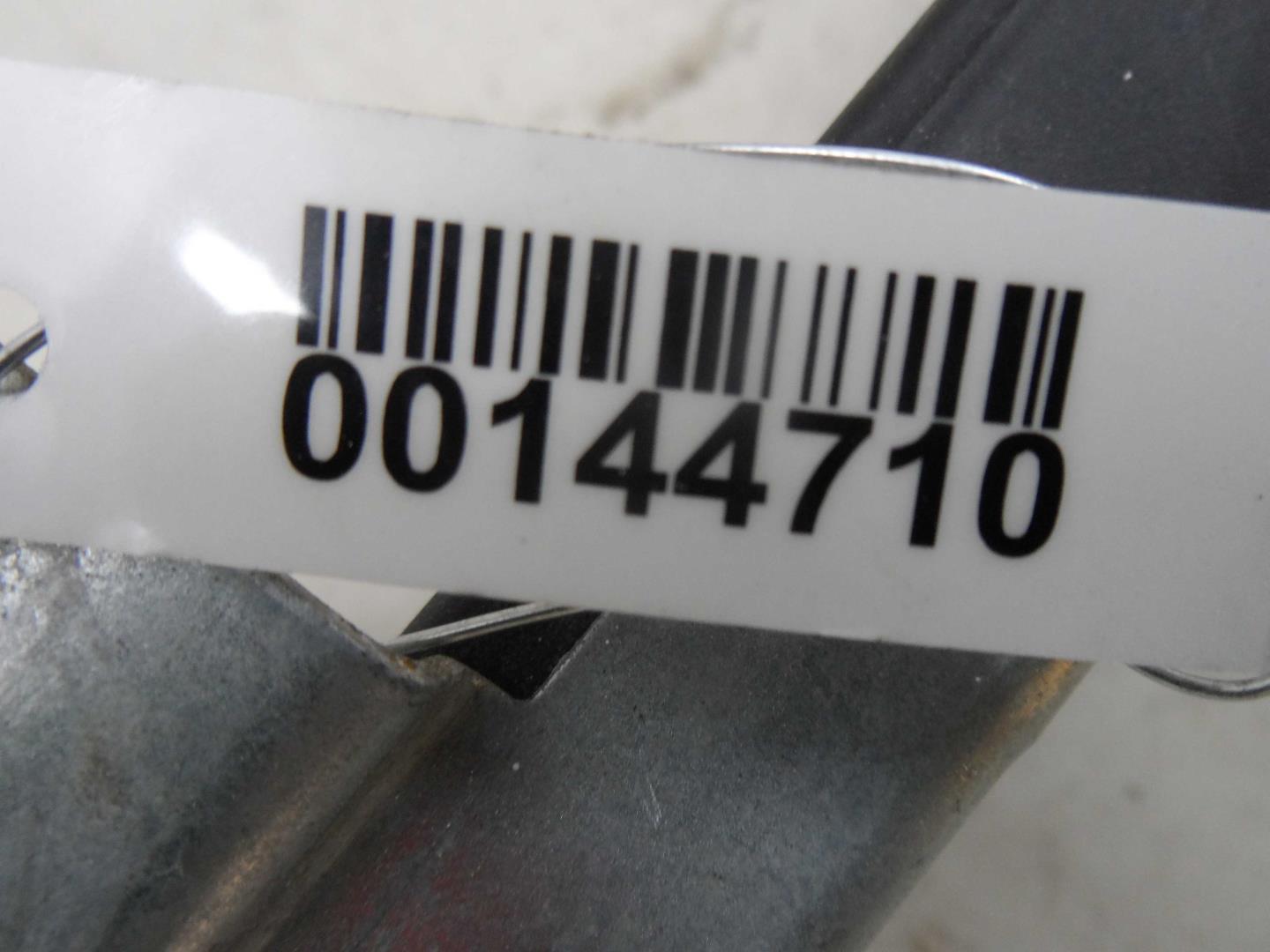 Стекло двери передней правой