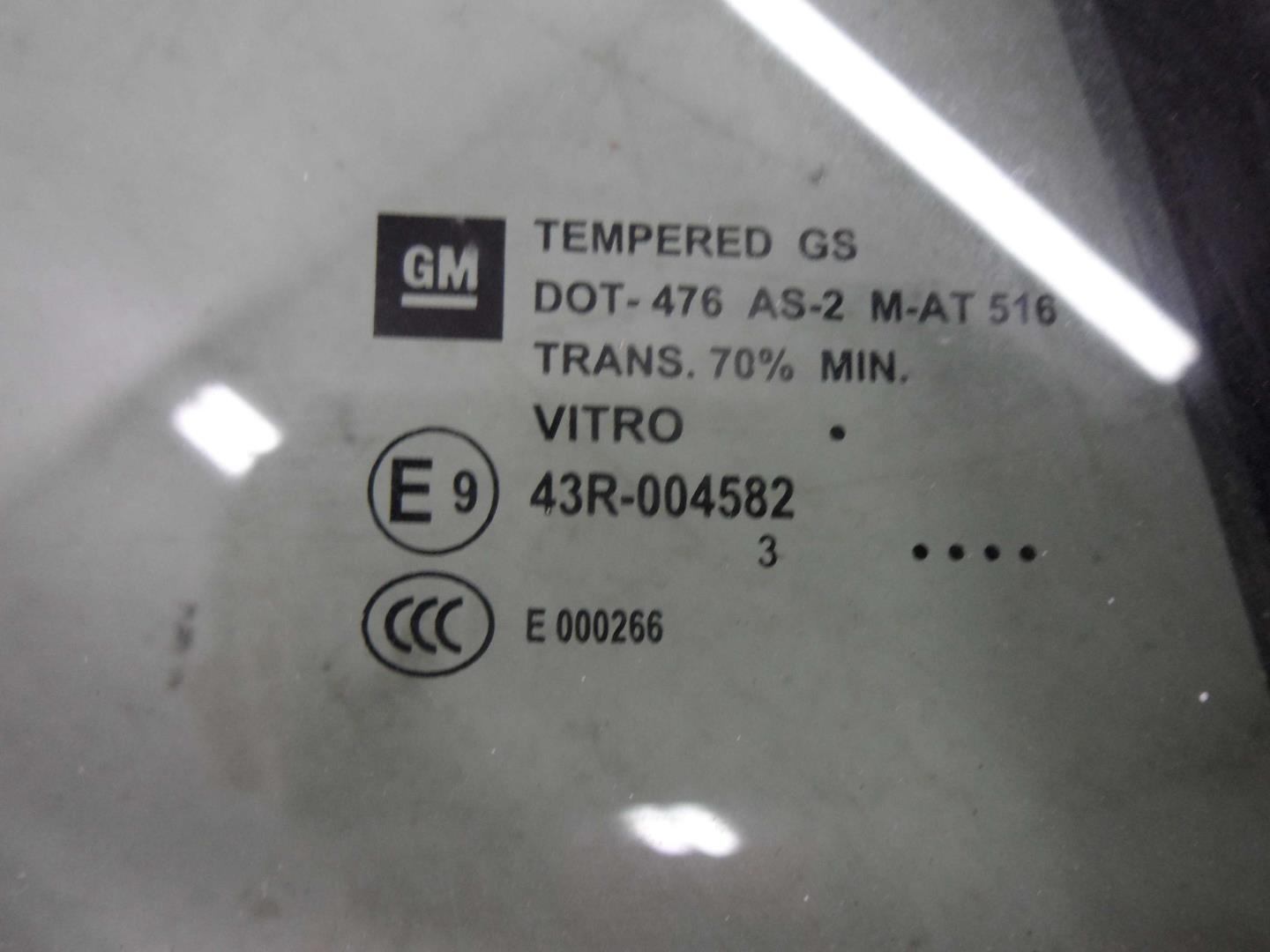 Стекло двери передней правой