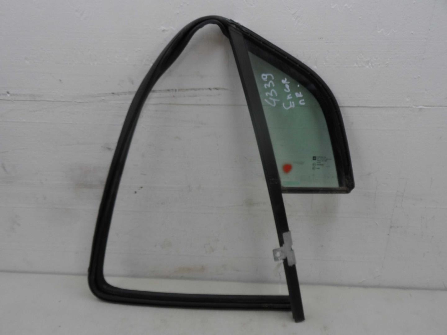 Стекло двери передней правой