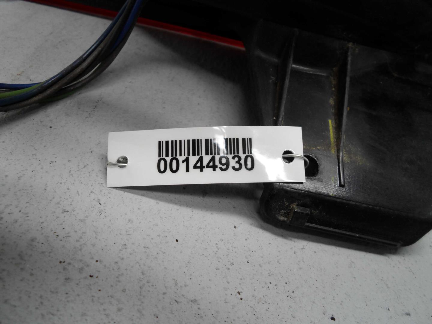 Фонарь задний наружный левый