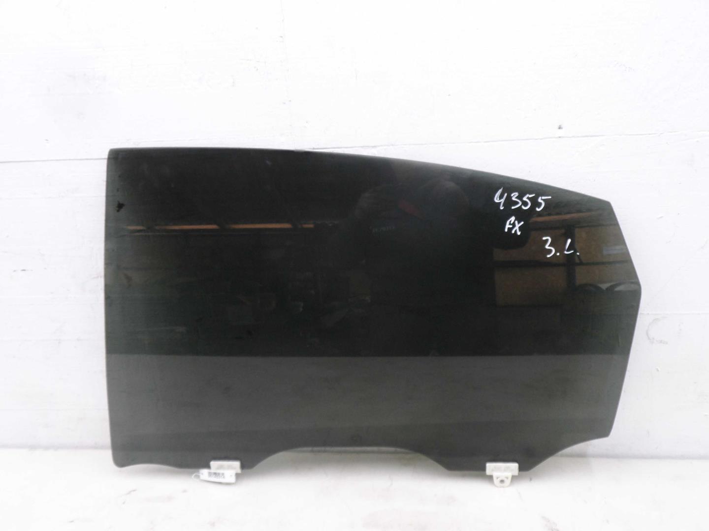 Стекло двери задней левой