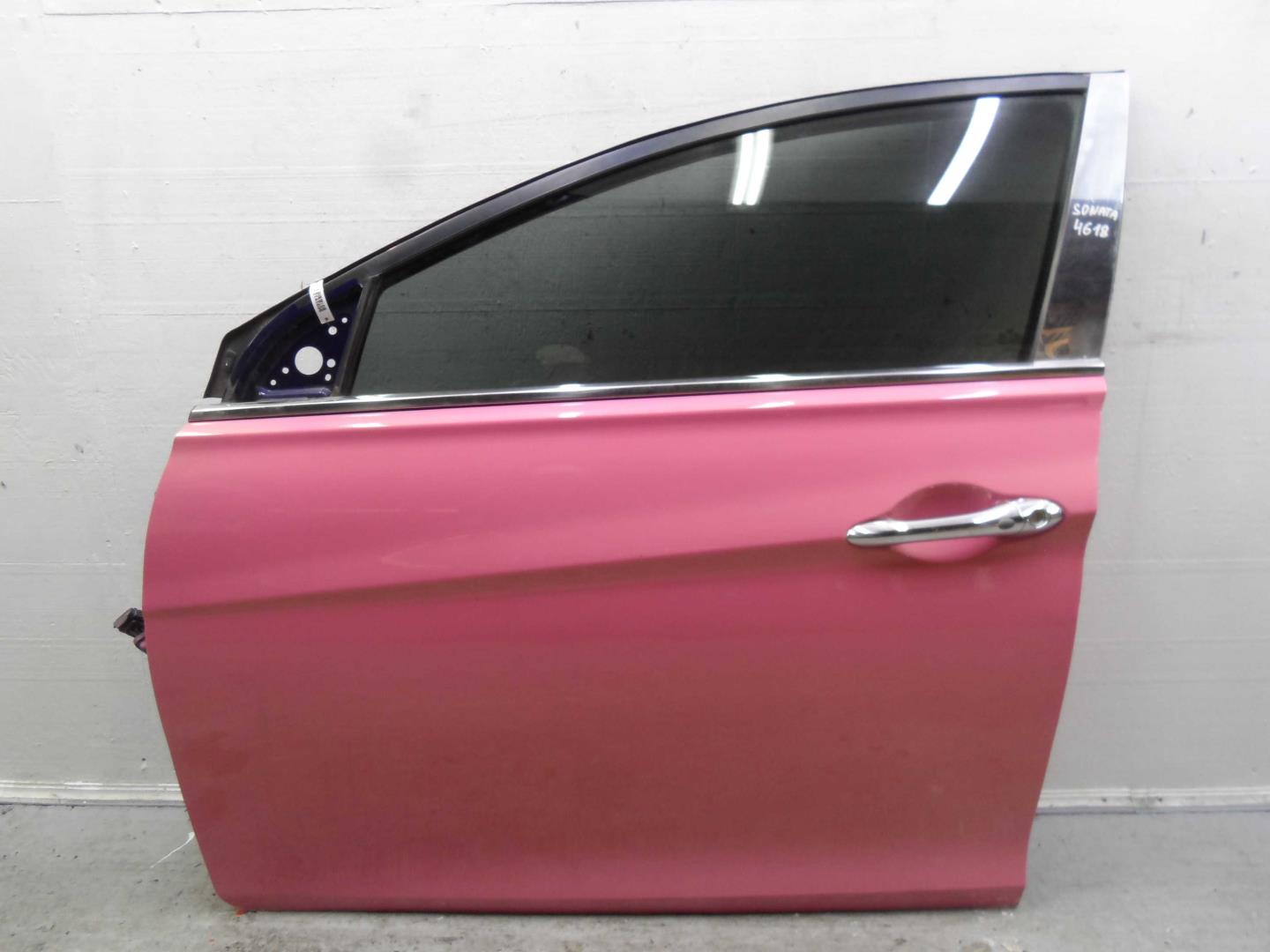 Замок двери передней левой