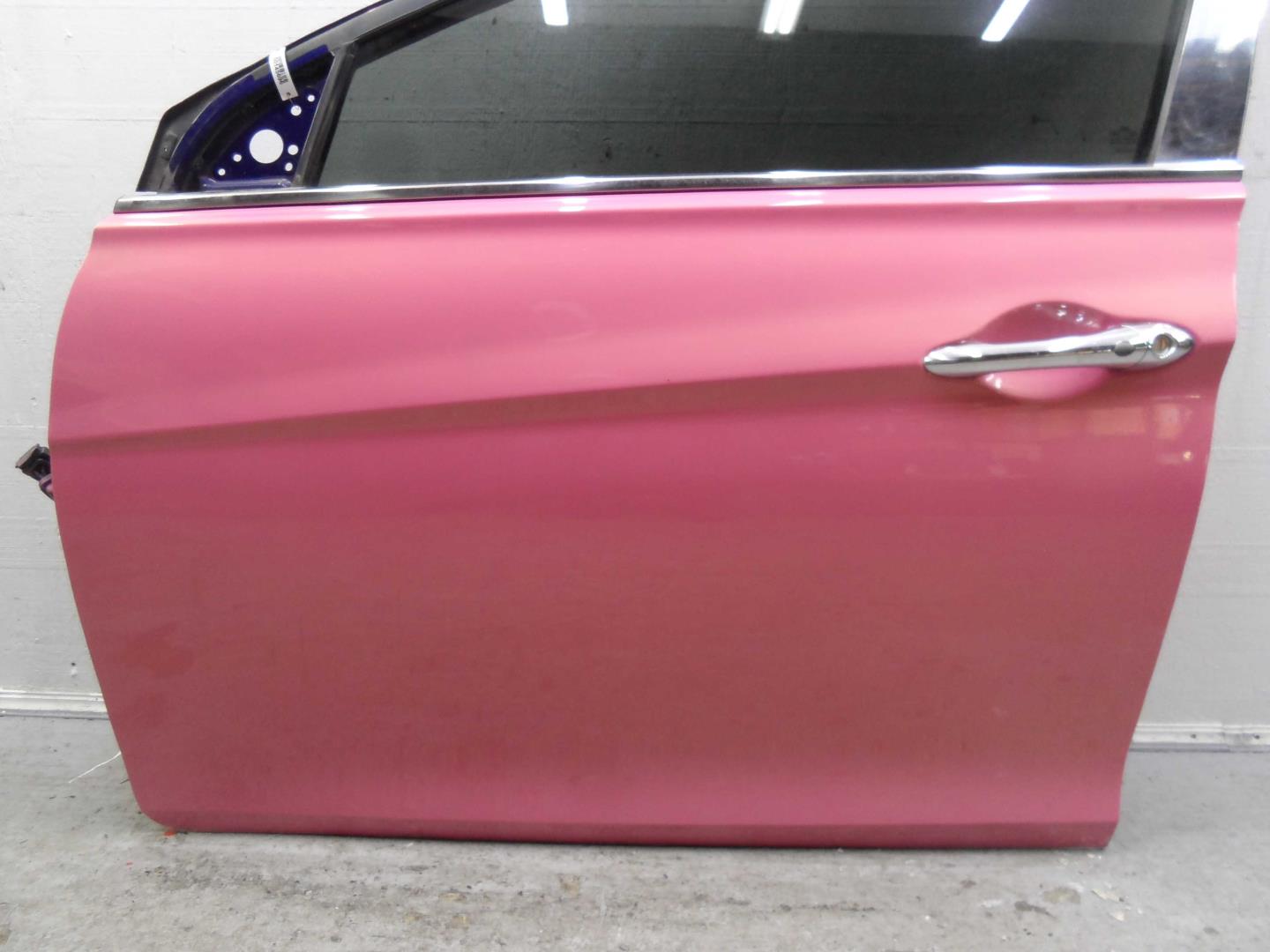 Замок двери передней левой