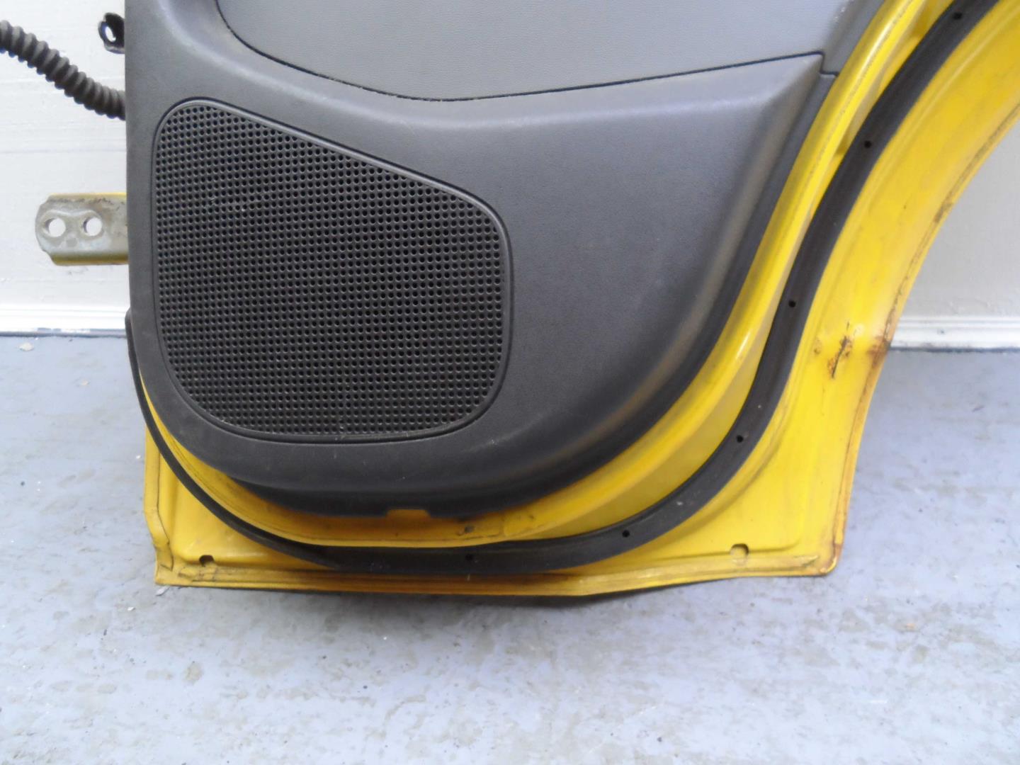 Стеклоподъемник электр. задний правый