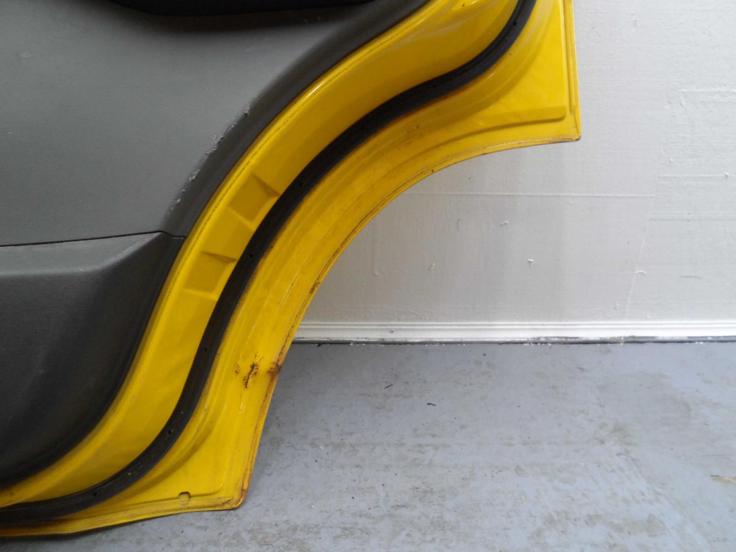 Стеклоподъемник электр. задний правый