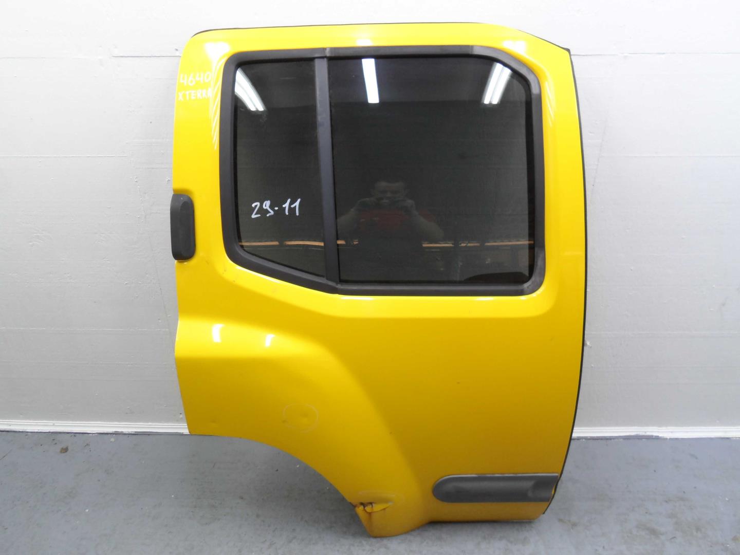 Стеклоподъемник электр. задний правый