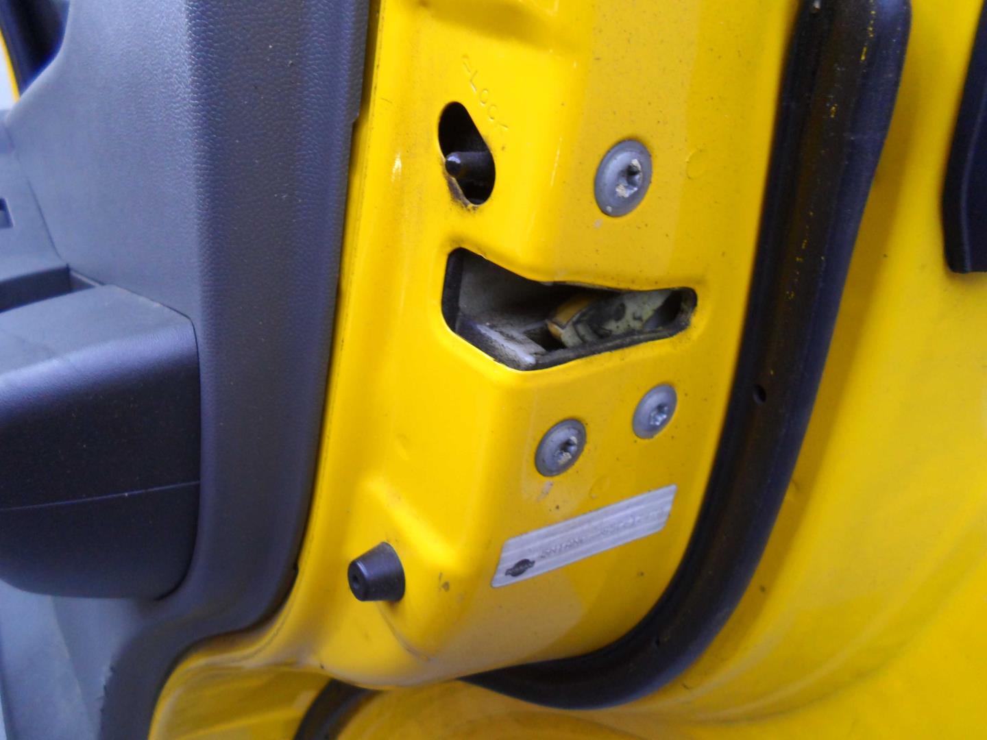 Стеклоподъемник электр. задний правый